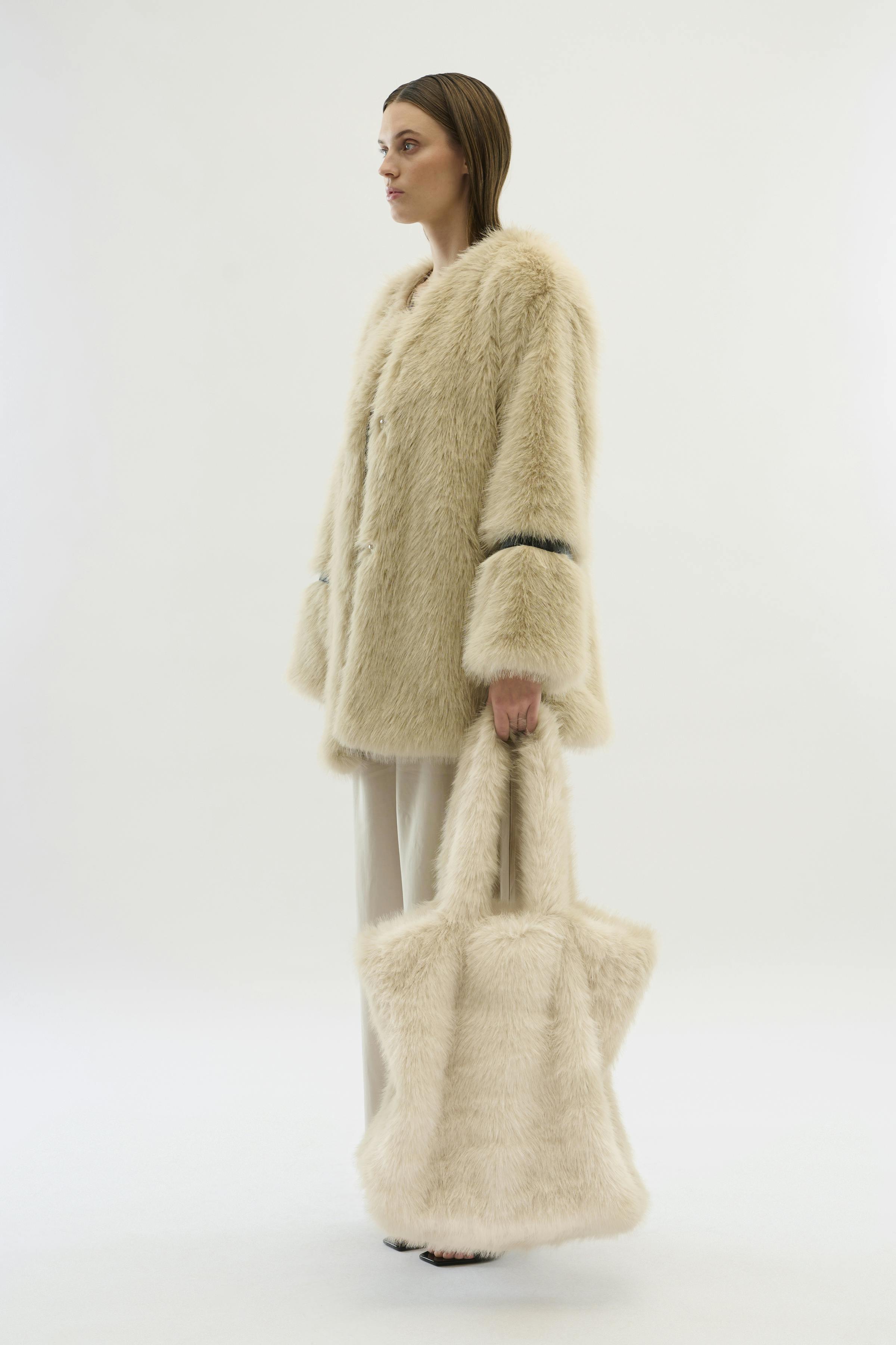 KBPearly Faux Fur veske LOOKBOOK FRONT 10105097-154502