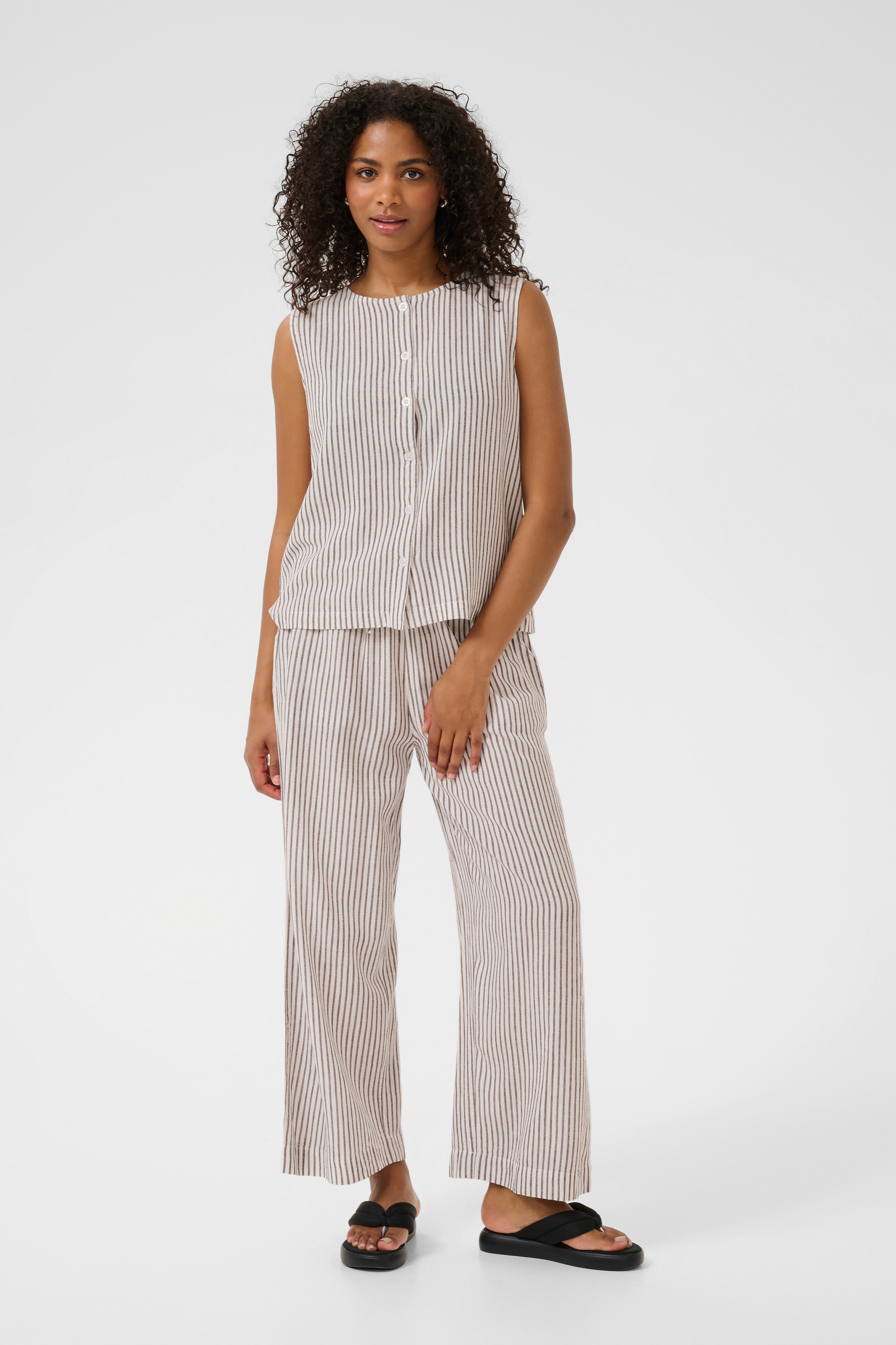 KAmilia Lin Bukser LOOKBOOK FRONT 10509666-107749
