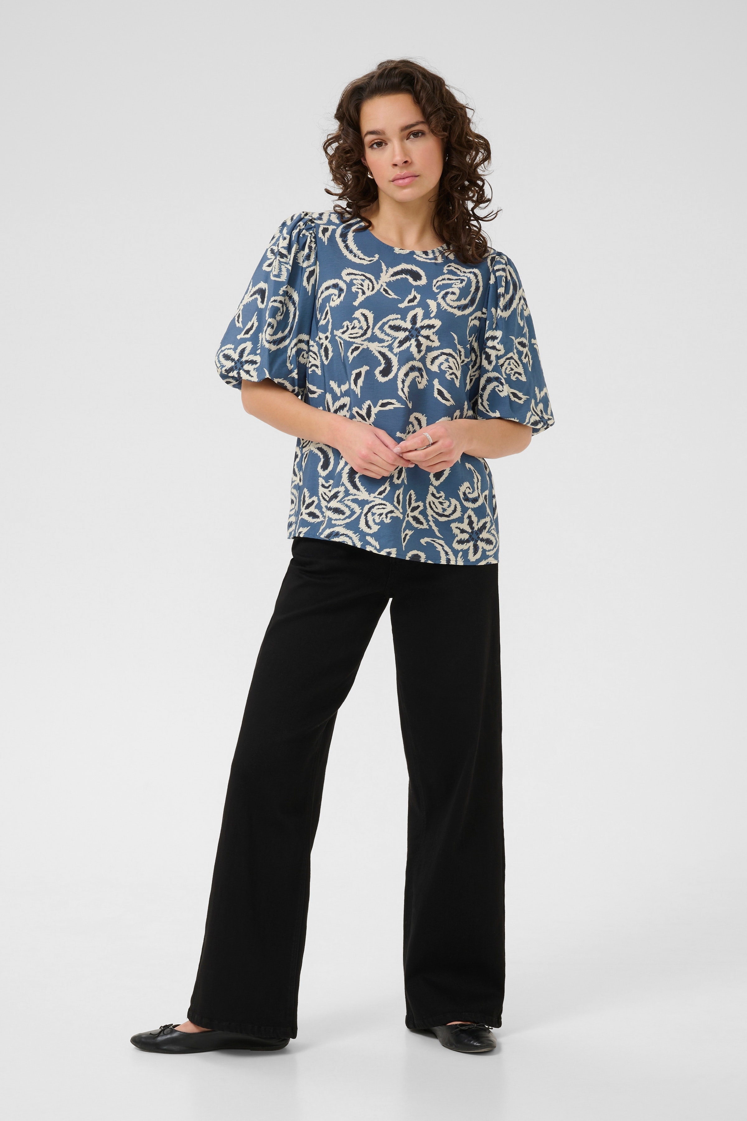 KAdahlia Bluse LOOKBOOK FRONT 10510569-108221
