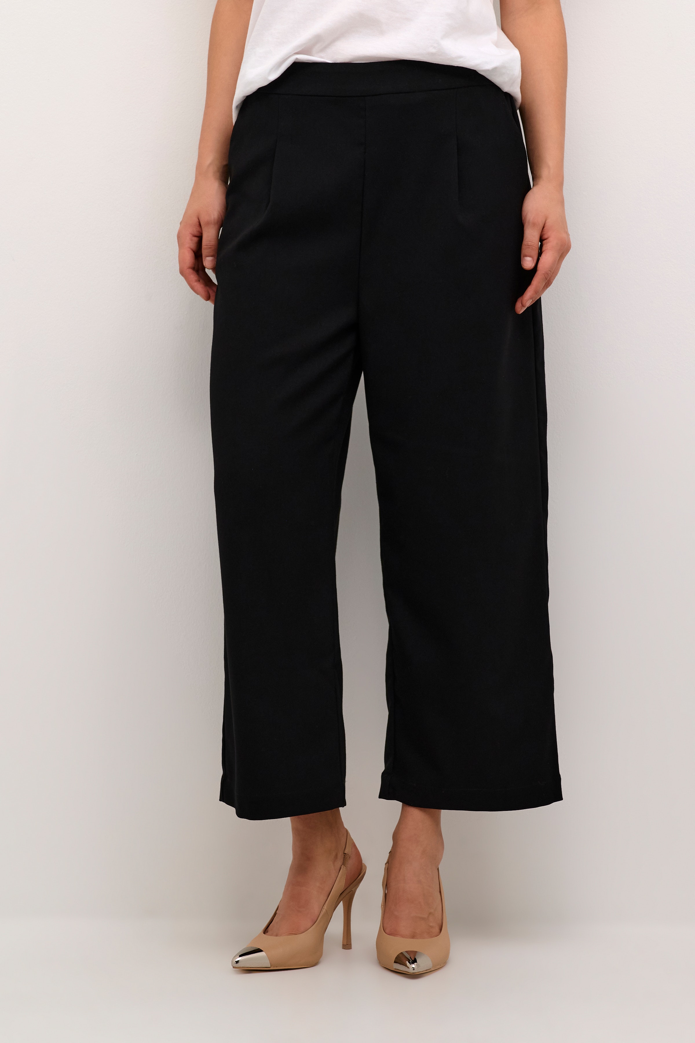 KAmerle Trousers LOOKBOOK FRONT 10509188-100121