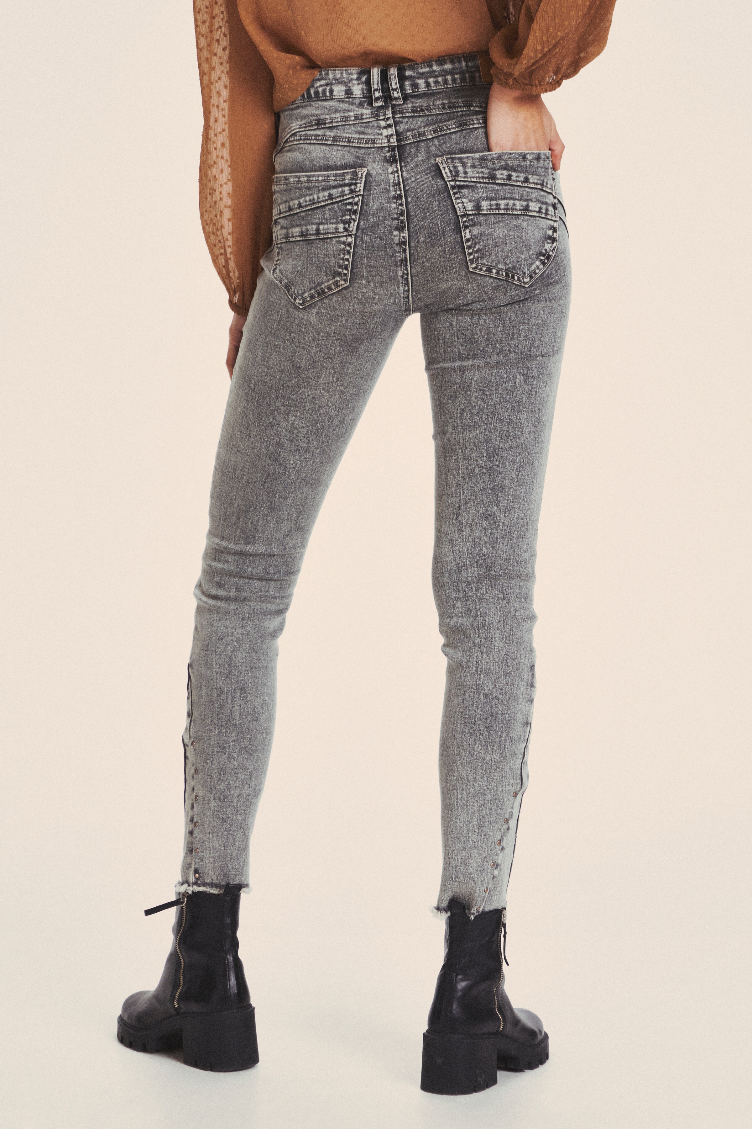 Jeans LOOKBOOK BACK 10608305-101260