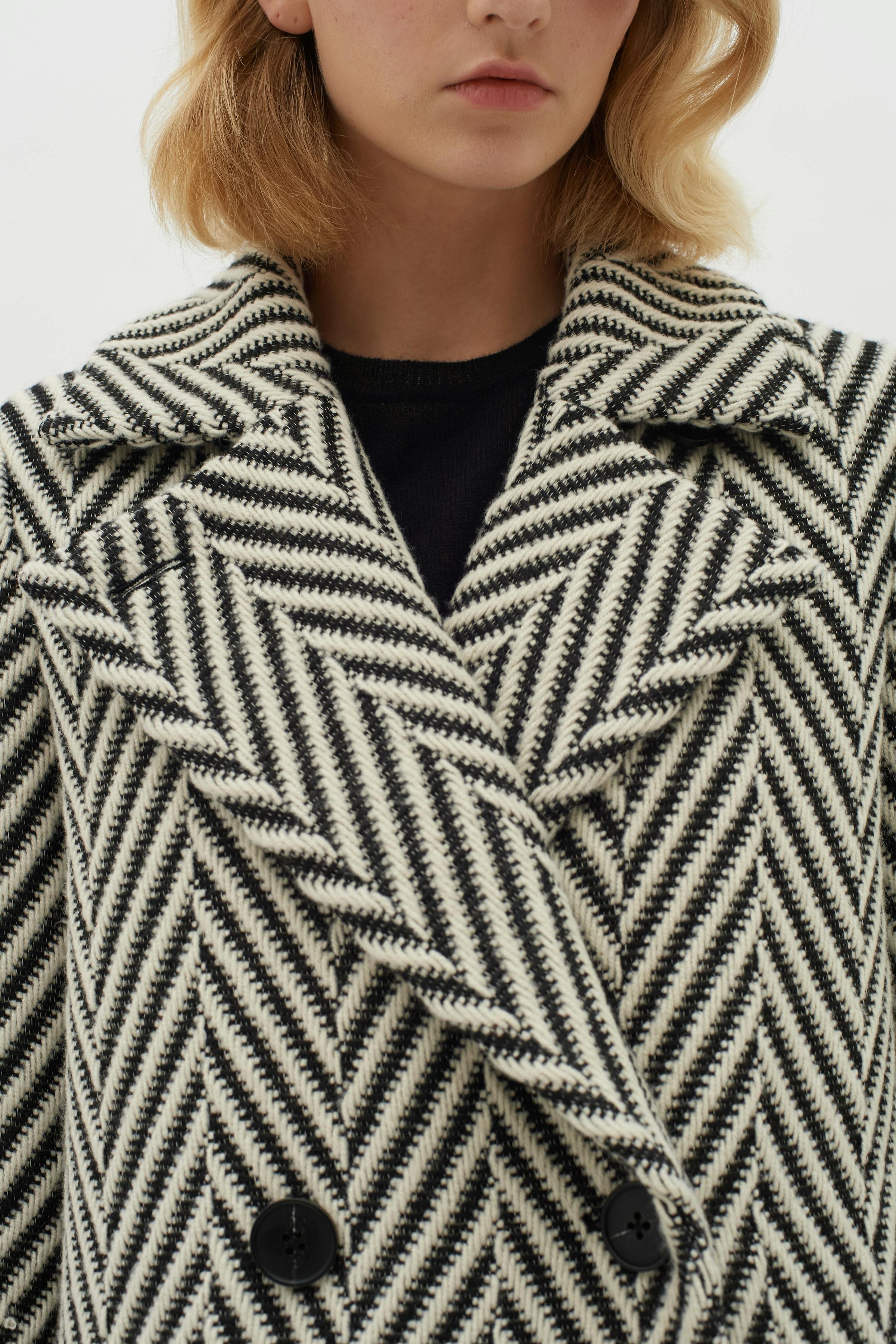 TruIW Coat LOOKBOOK DETAIL 30109471-300027