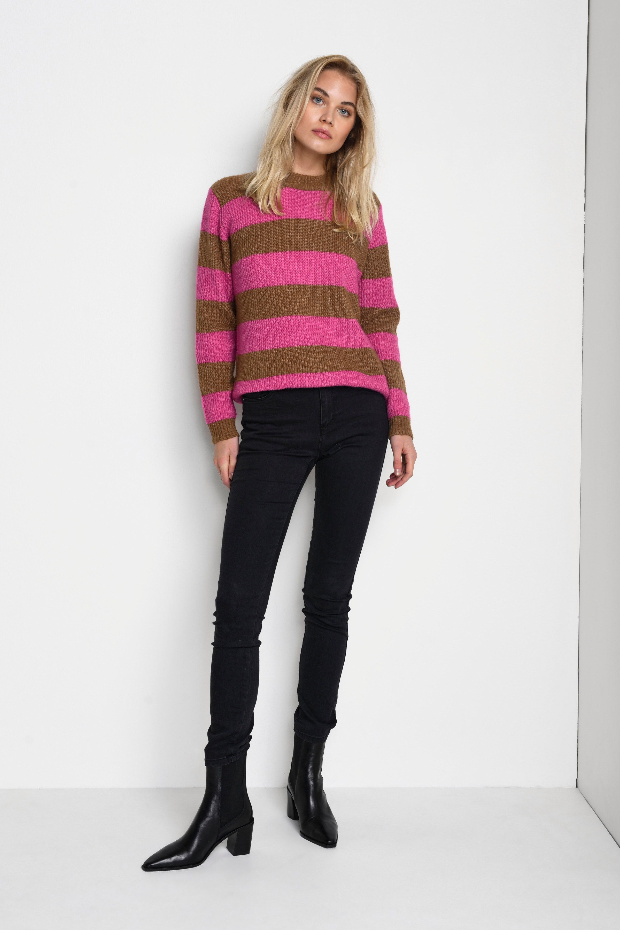 KAlorria Pullover LOOKBOOK FRONT 10505843-103420