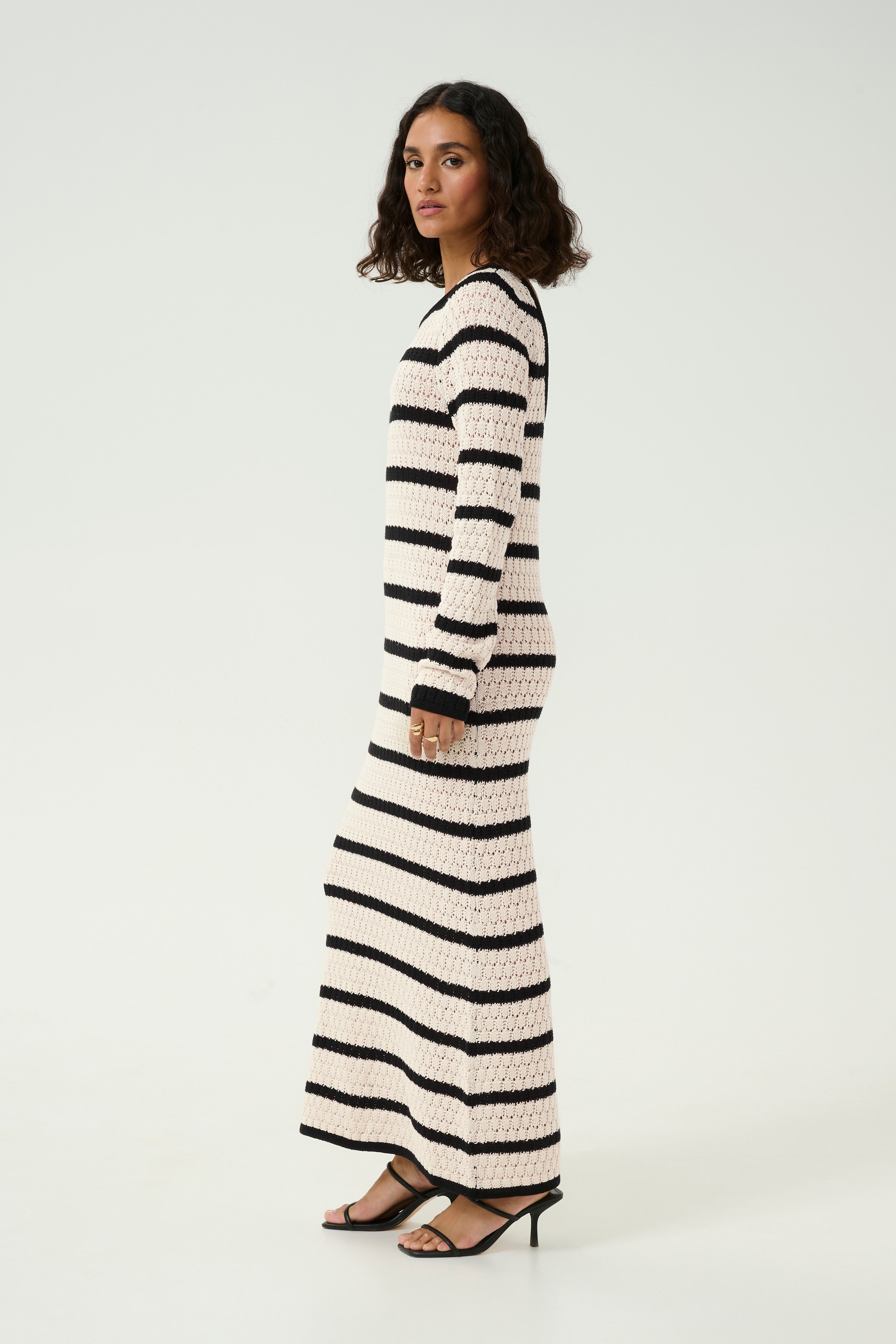 KAeleanor Kjole LOOKBOOK FRONT 10509646-107103