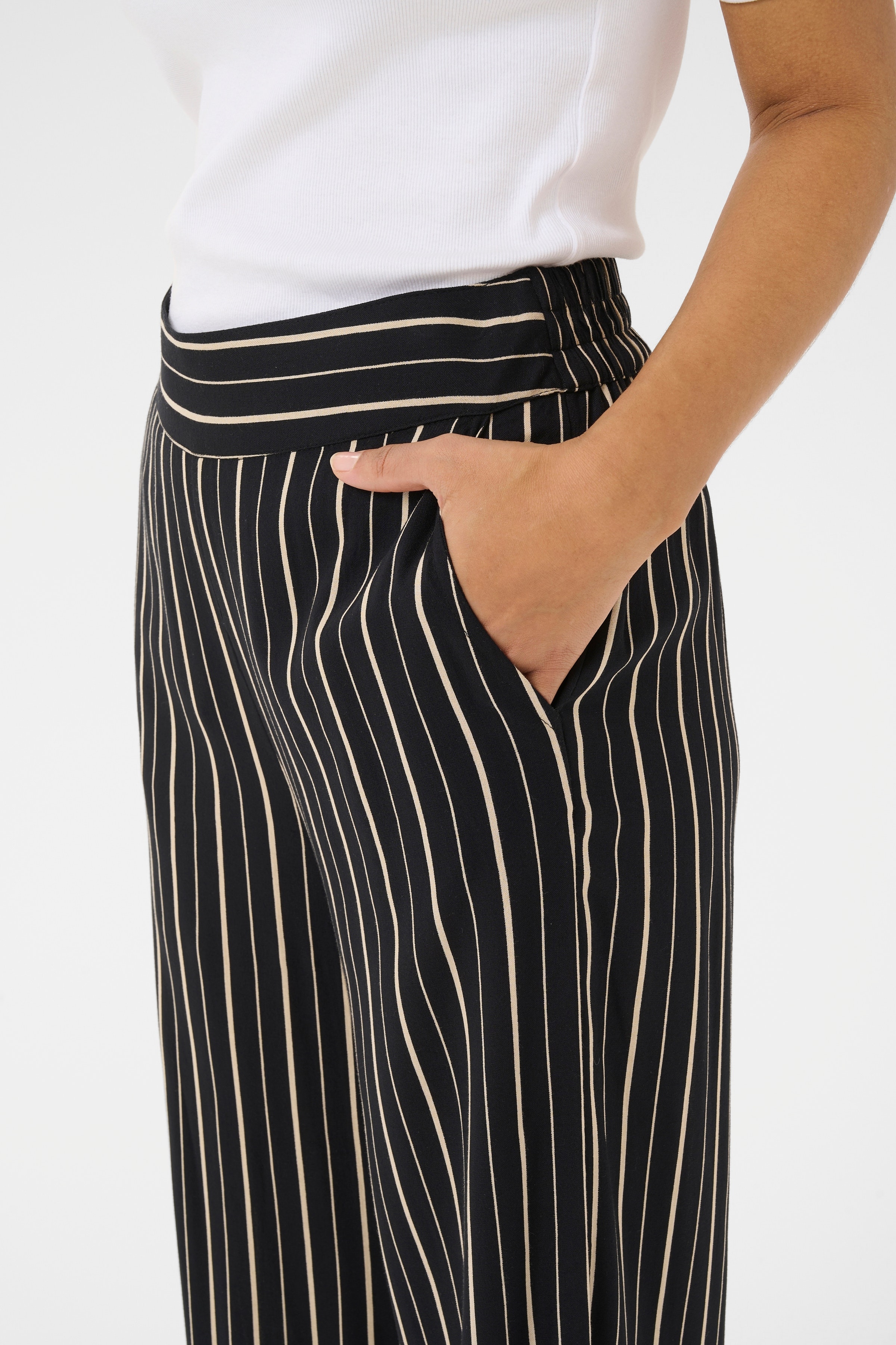 BPluna Trousers LOOKBOOK DETAIL 10590848-107536B