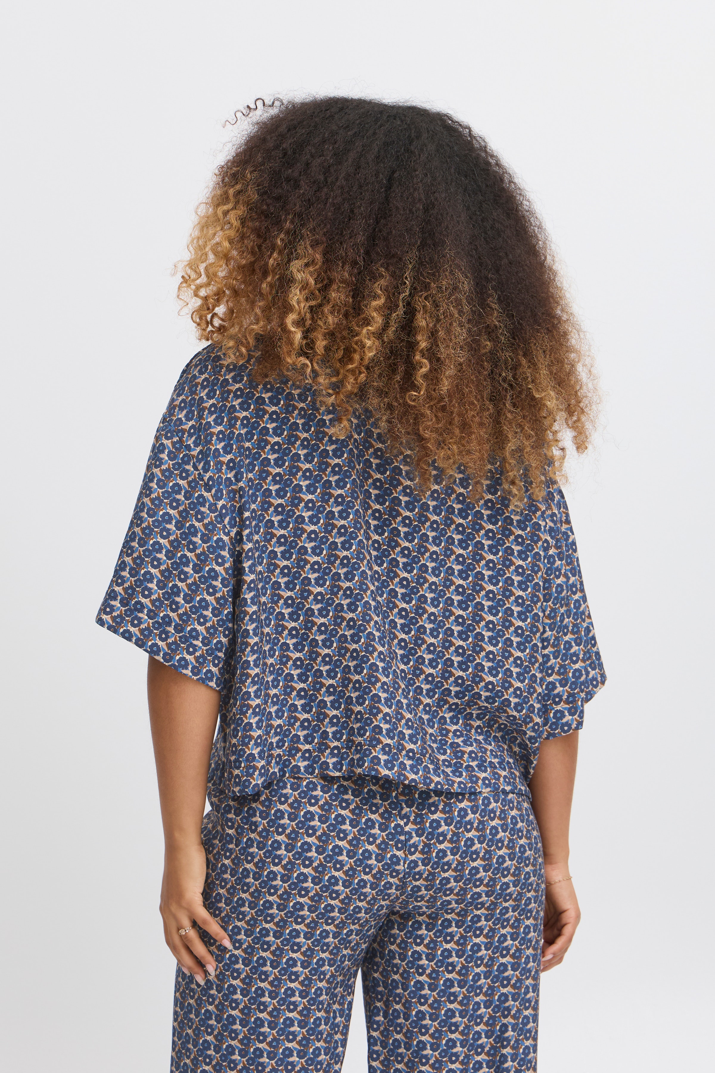 SBLEELOO Bluse LOOKBOOK BACK 22100898-194030