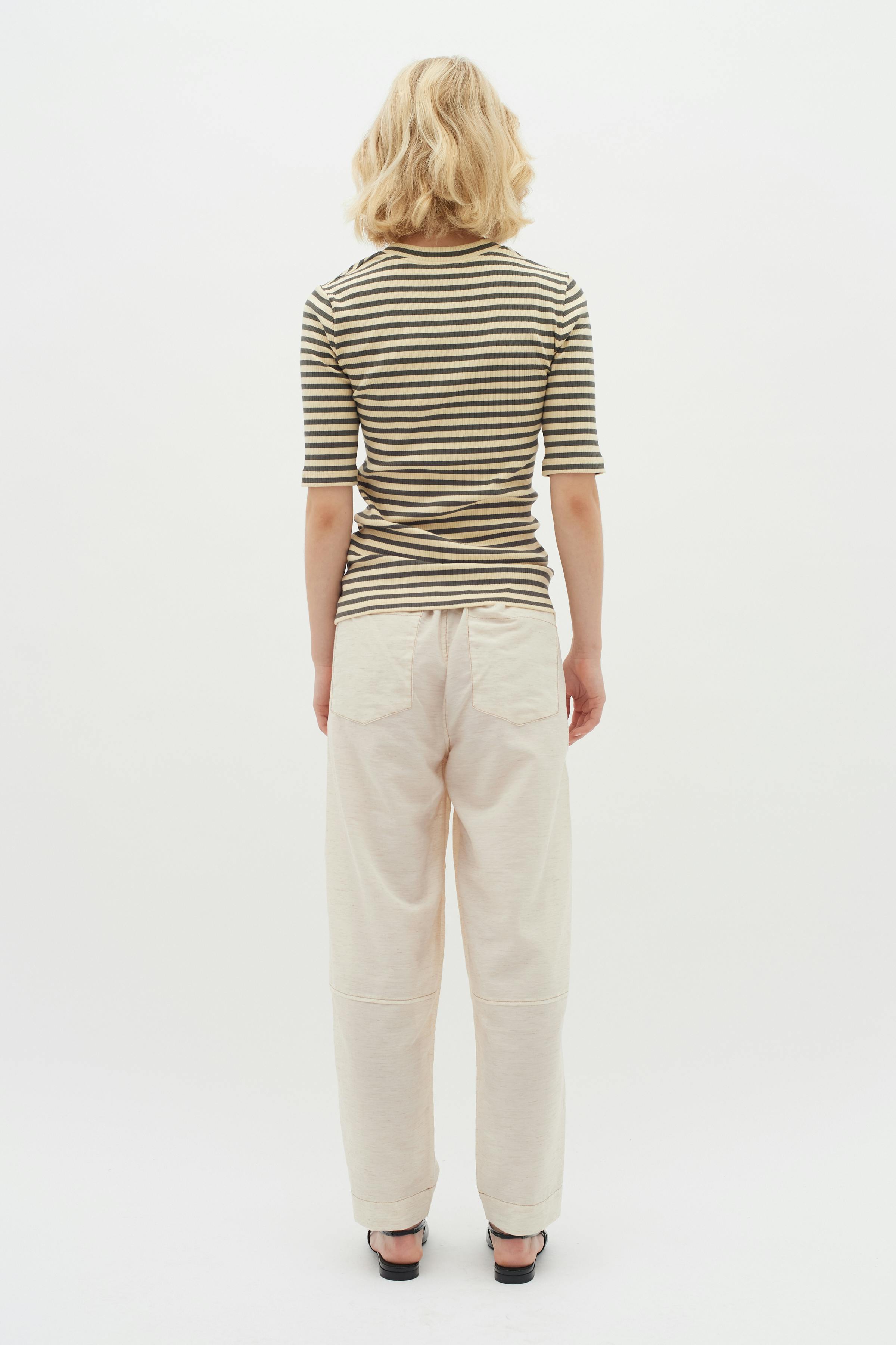 DagnaIW Striped V T-shirt LOOKBOOK BACK 30107270-303054