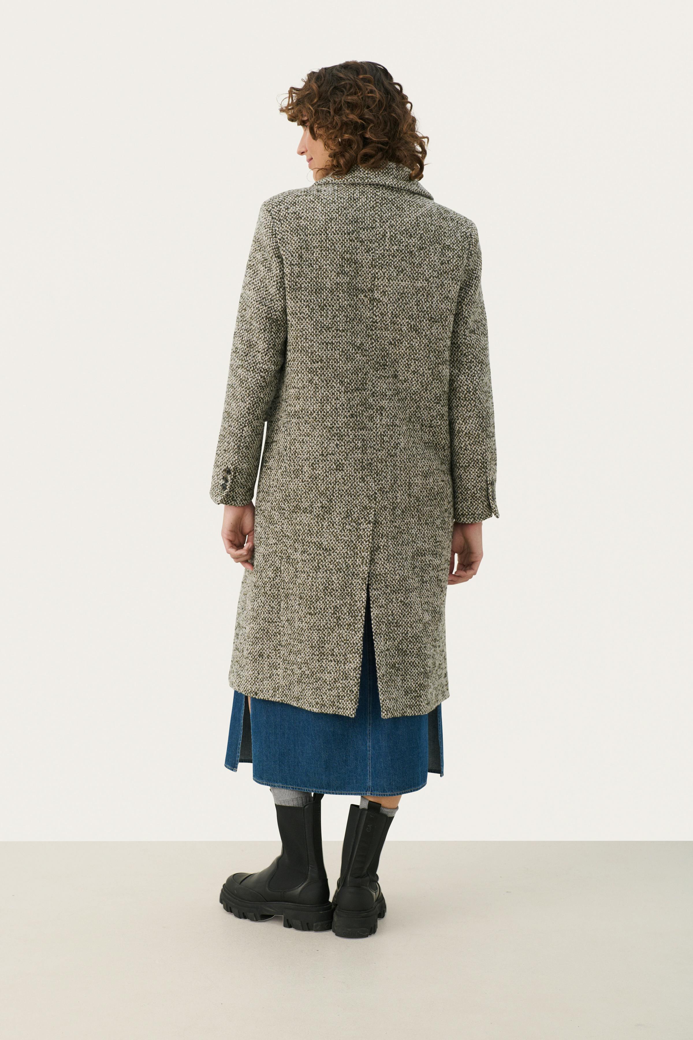 LillyannePW Coat LOOKBOOK BACK 30308836-303111