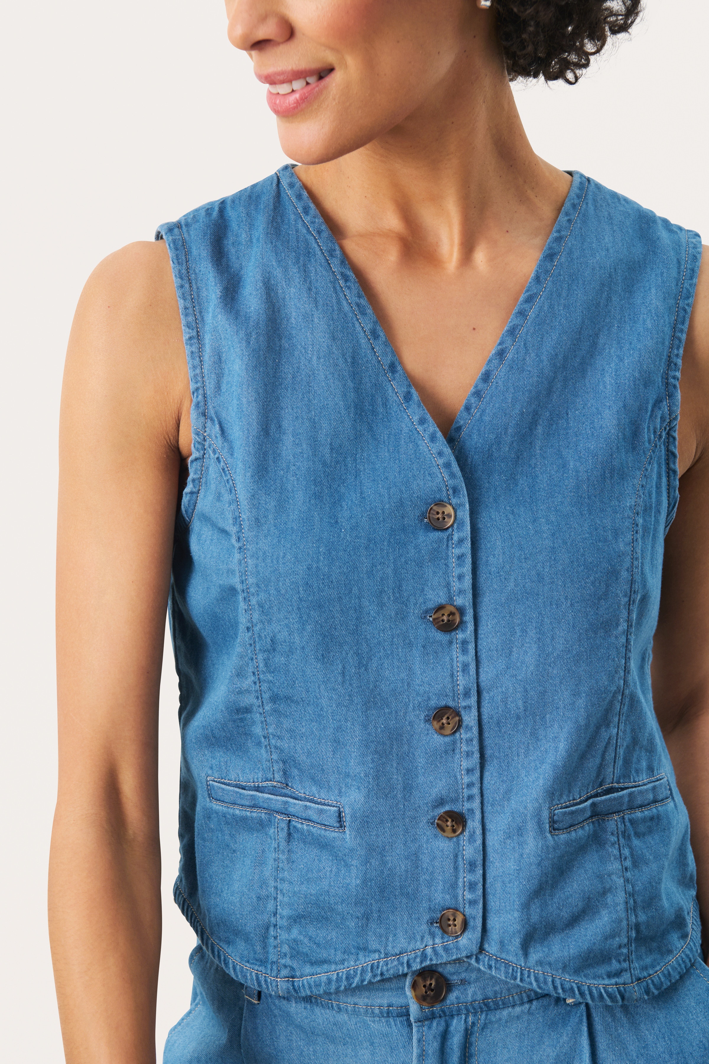 RaisaPW Vest LOOKBOOK DETAIL 30309640-300155