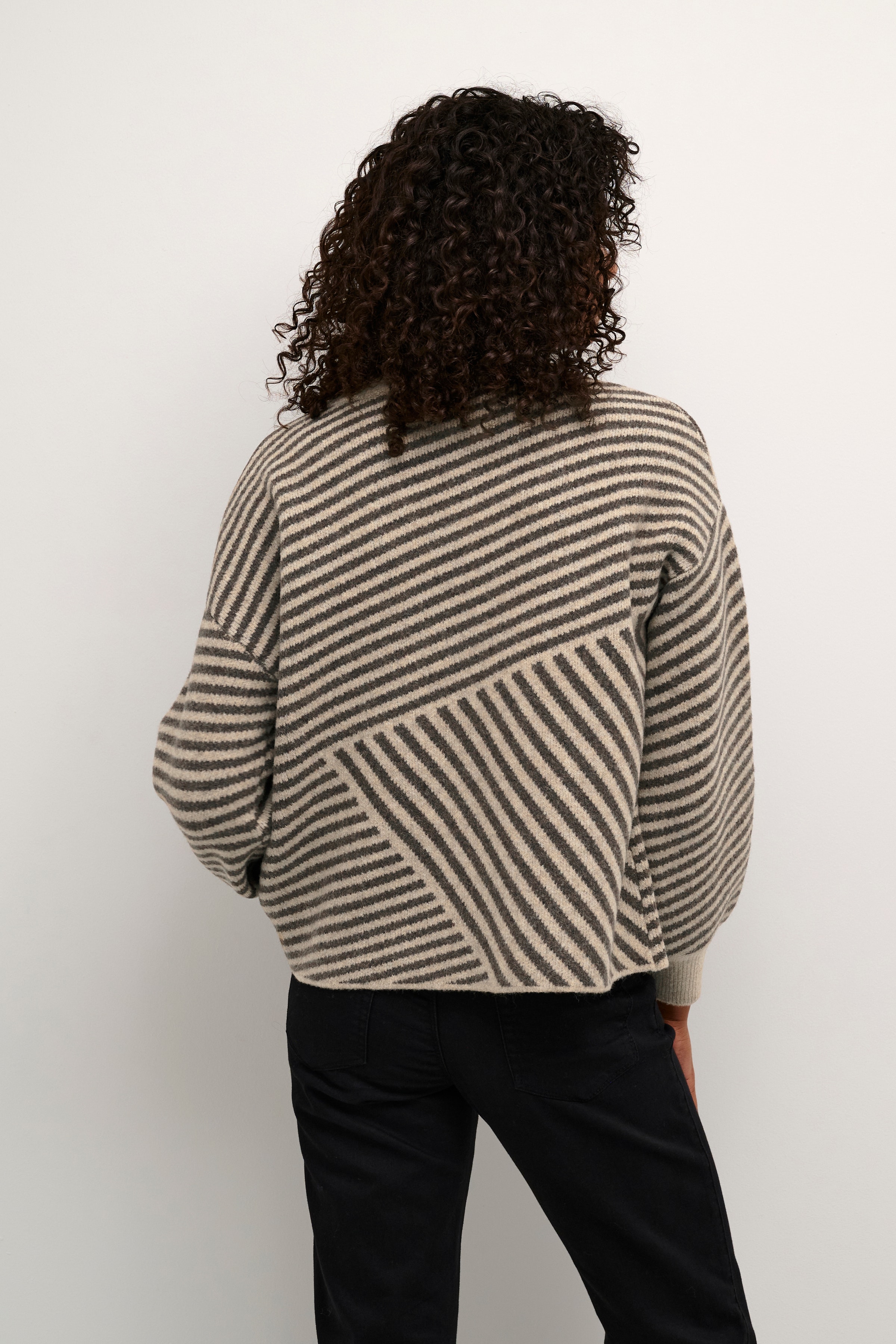 KAverana Pullover LOOKBOOK BACK 10509061-106341