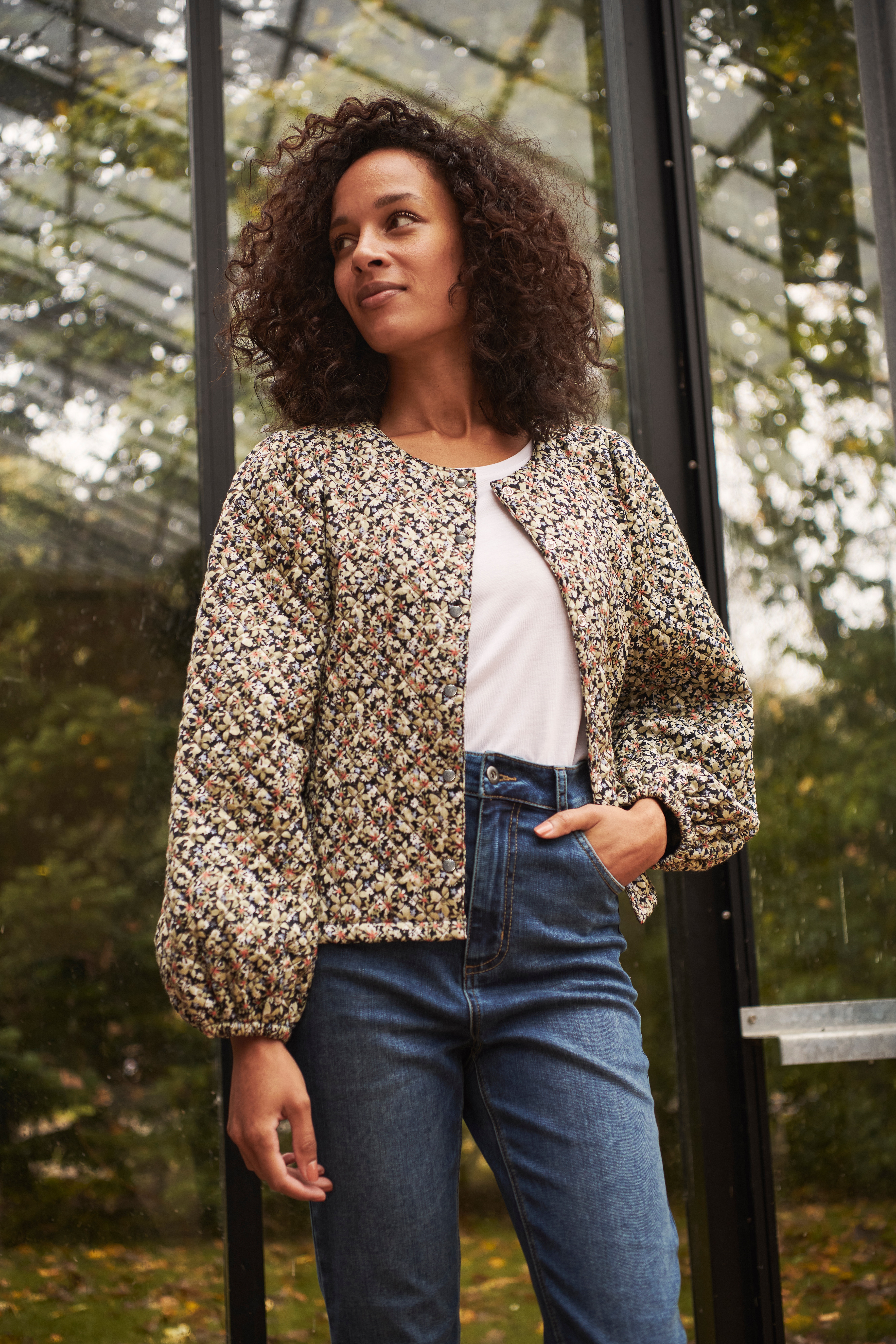 KAriana HW Cropped Jeans LOCATION NONE 10505602-100316