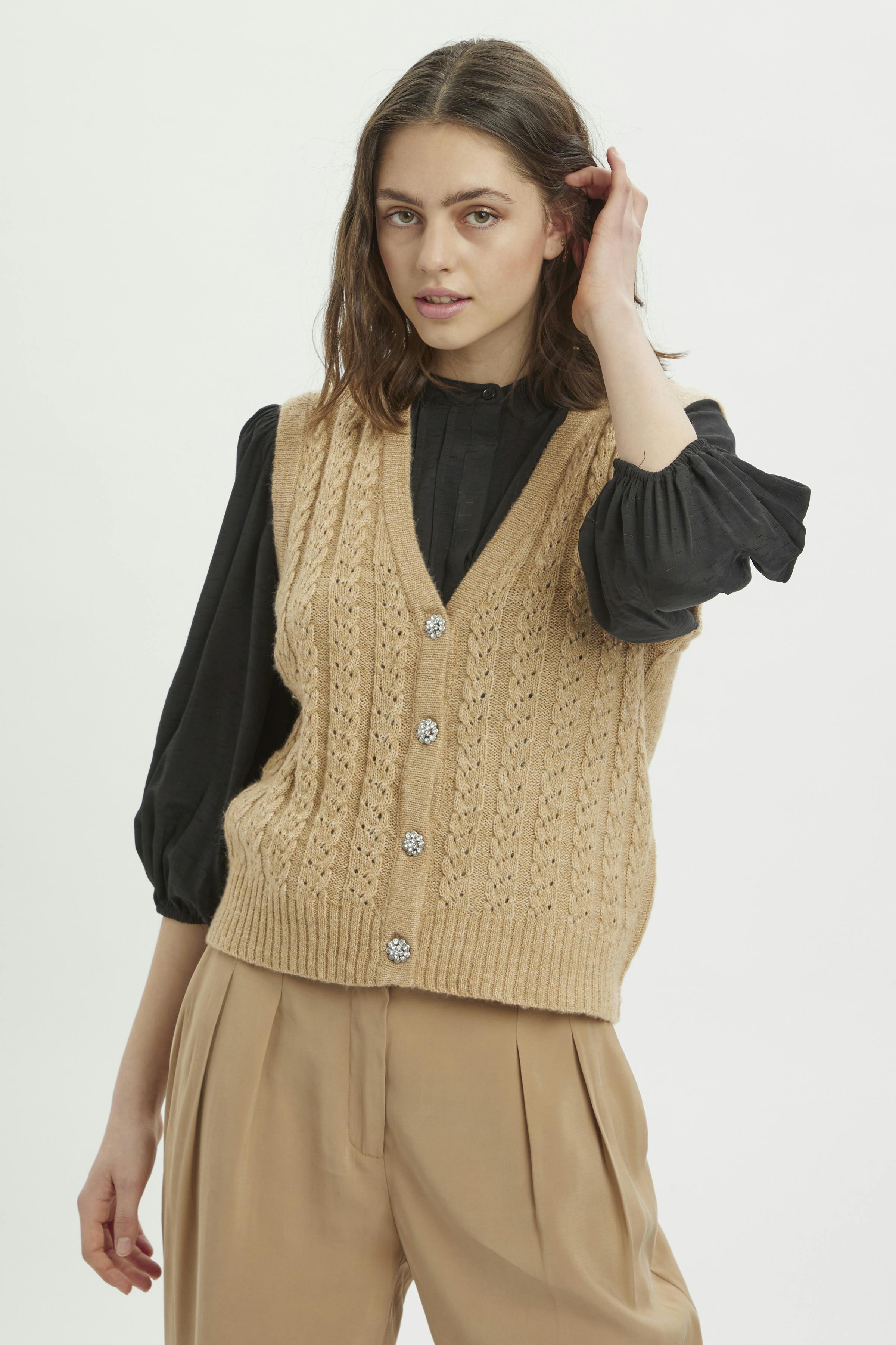 MWJo Knitted waistcoat LOOKBOOK FRONT 10703481-171320