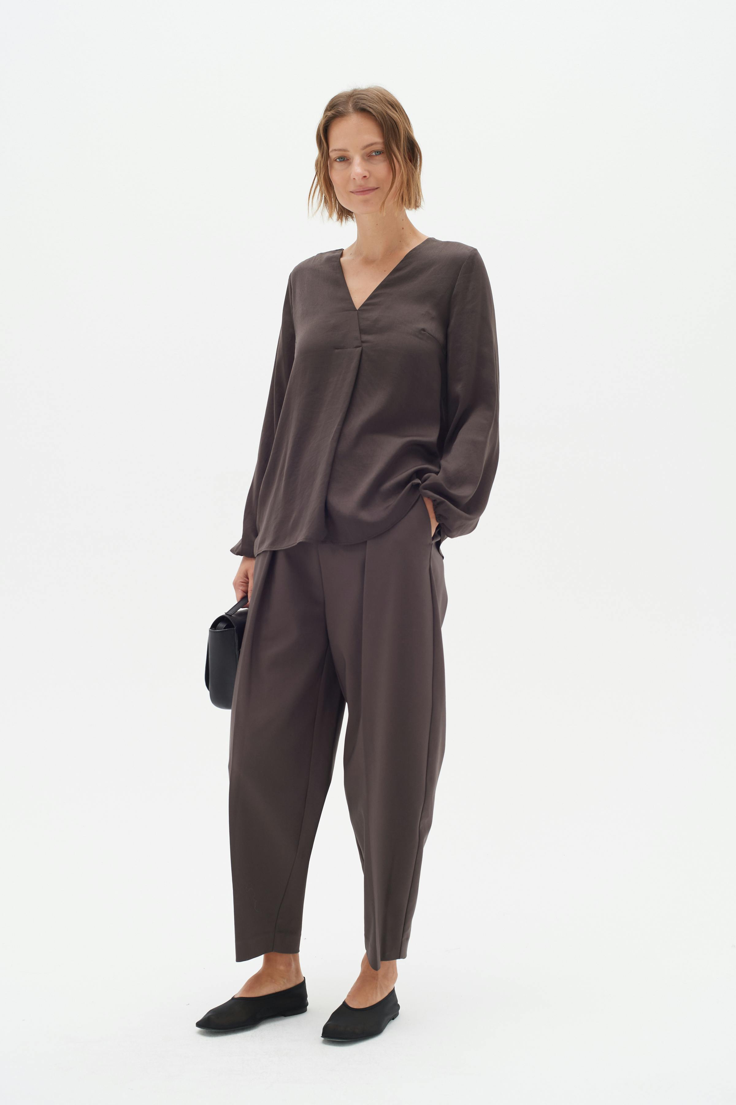 ZellaIW Barrel Trousers LOOKBOOK FRONT 30107207-190910