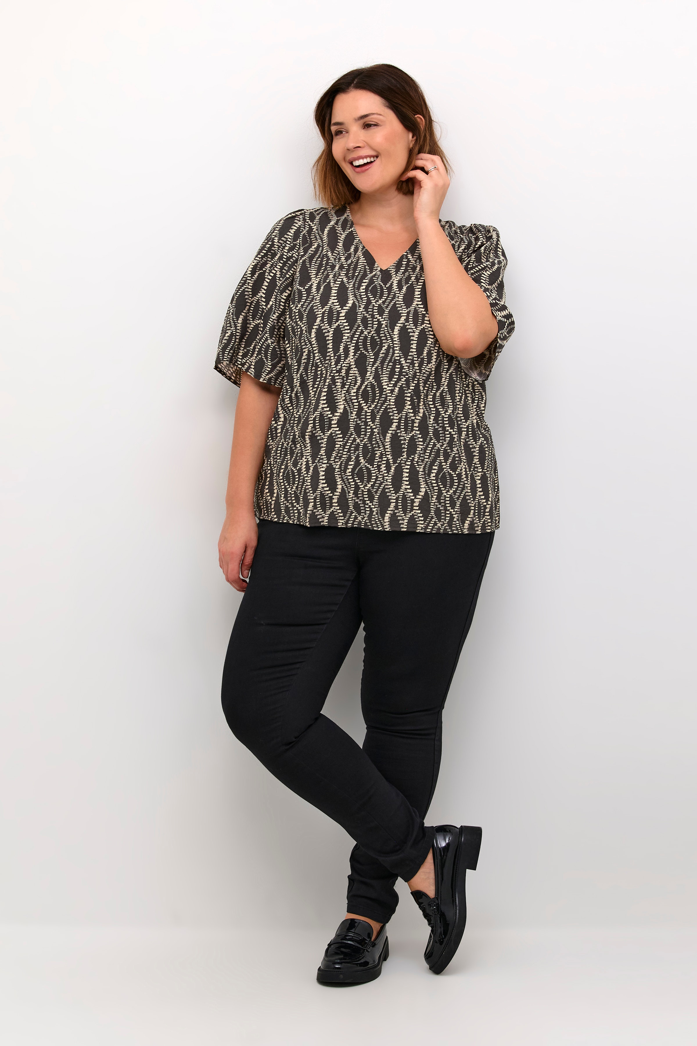 KClanora Bluse LOOKBOOK FRONT 10582742-106591