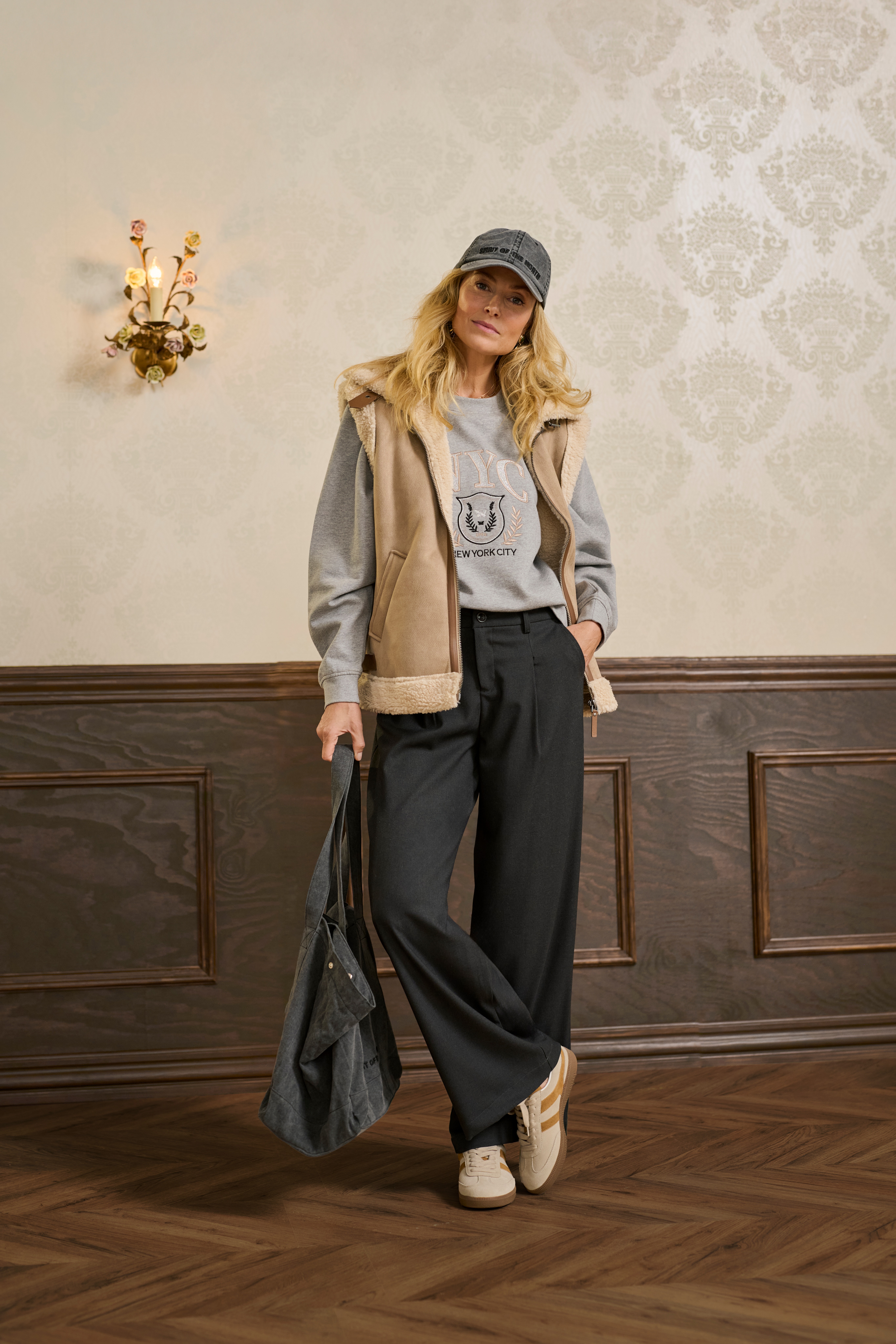 CRMirabella Sweatshirt LOCATION NONE 10614203-100827
