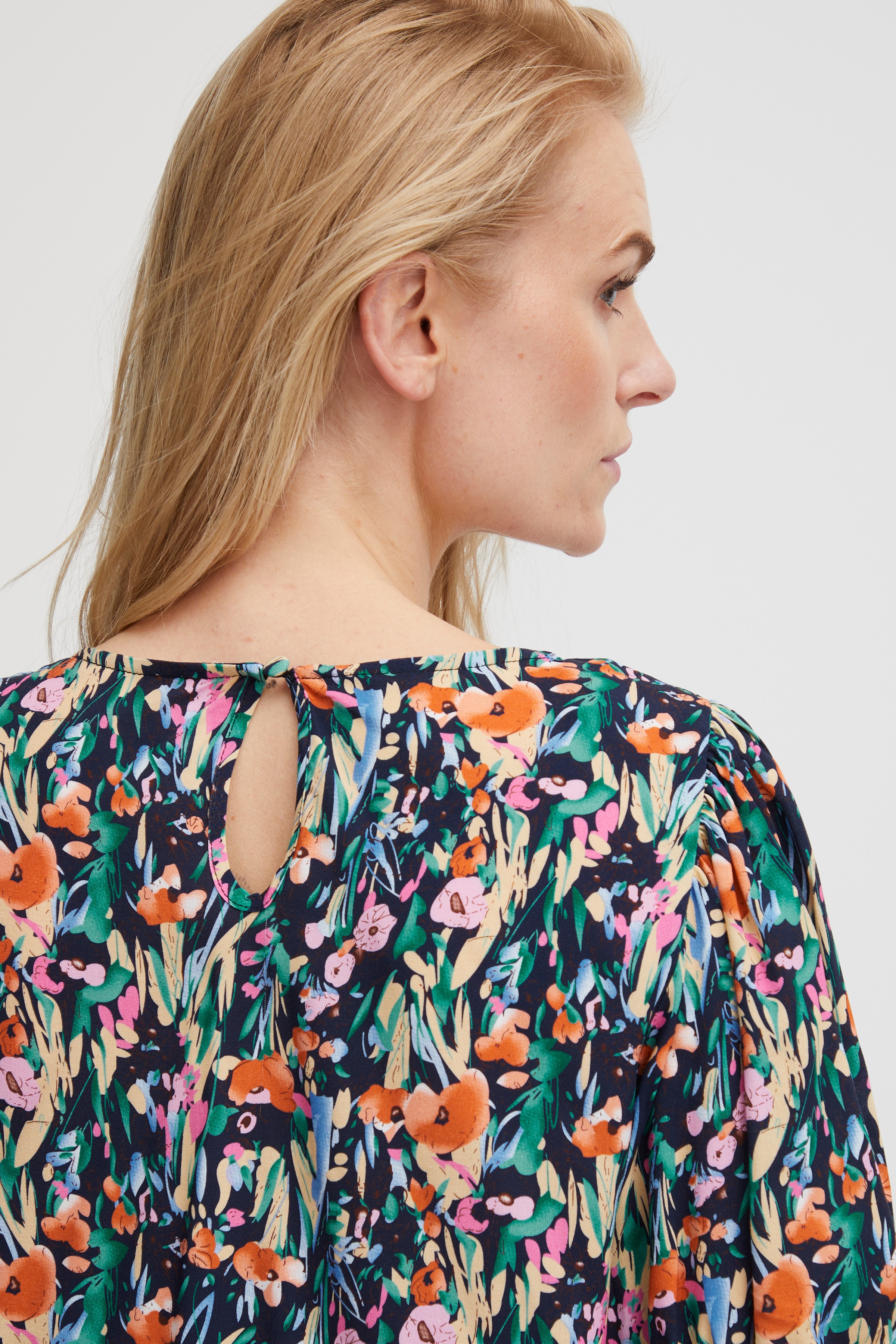 Blouse with short sleeve LOOKBOOK DETAIL 50207440-201429