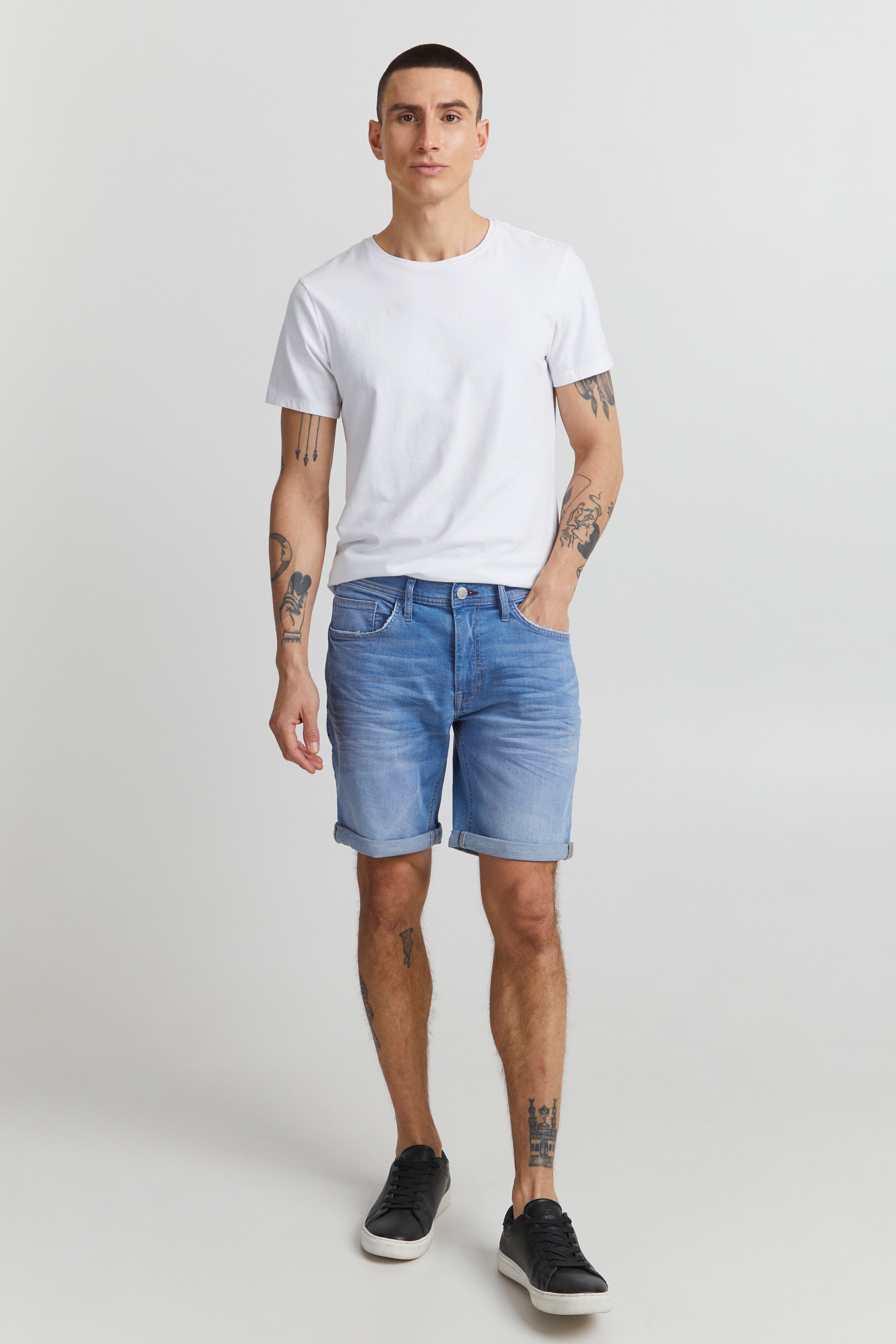 Denimshorts LOOKBOOK FRONT 20713326-200289