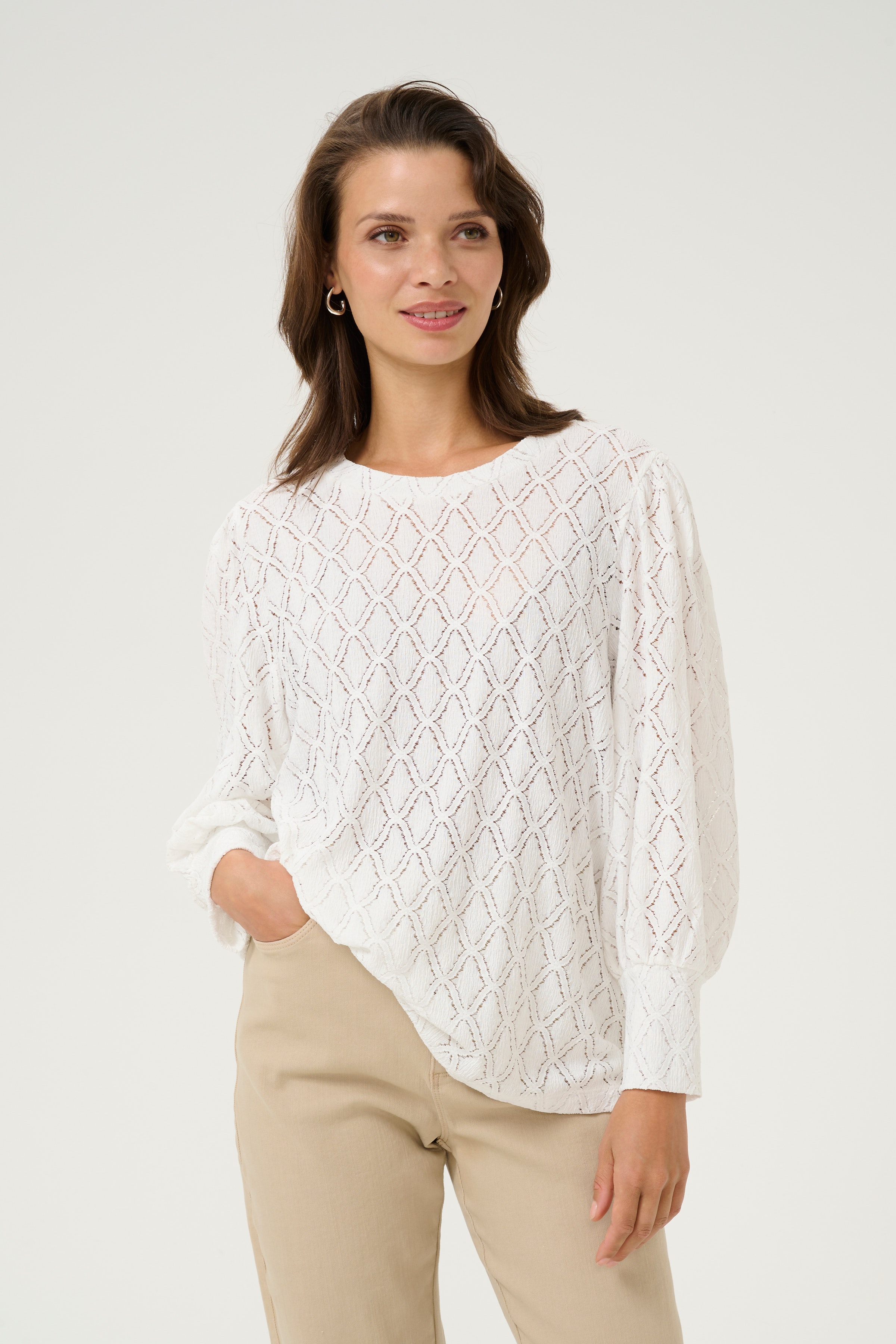 KAtio Bluse LOOKBOOK FRONT 10509843-110602