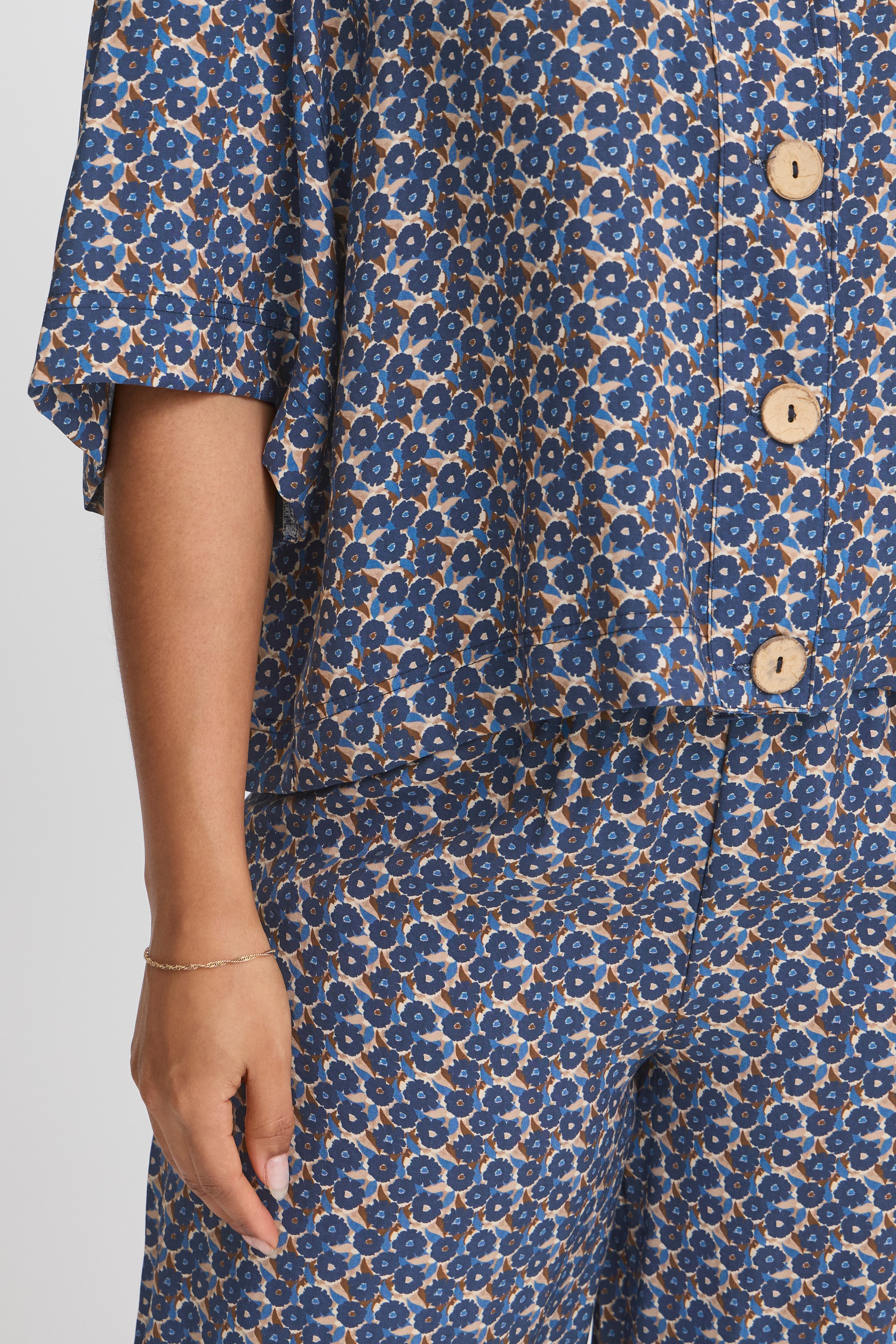 SBLEELOO Bluse LOOKBOOK DETAIL 22100898-194030