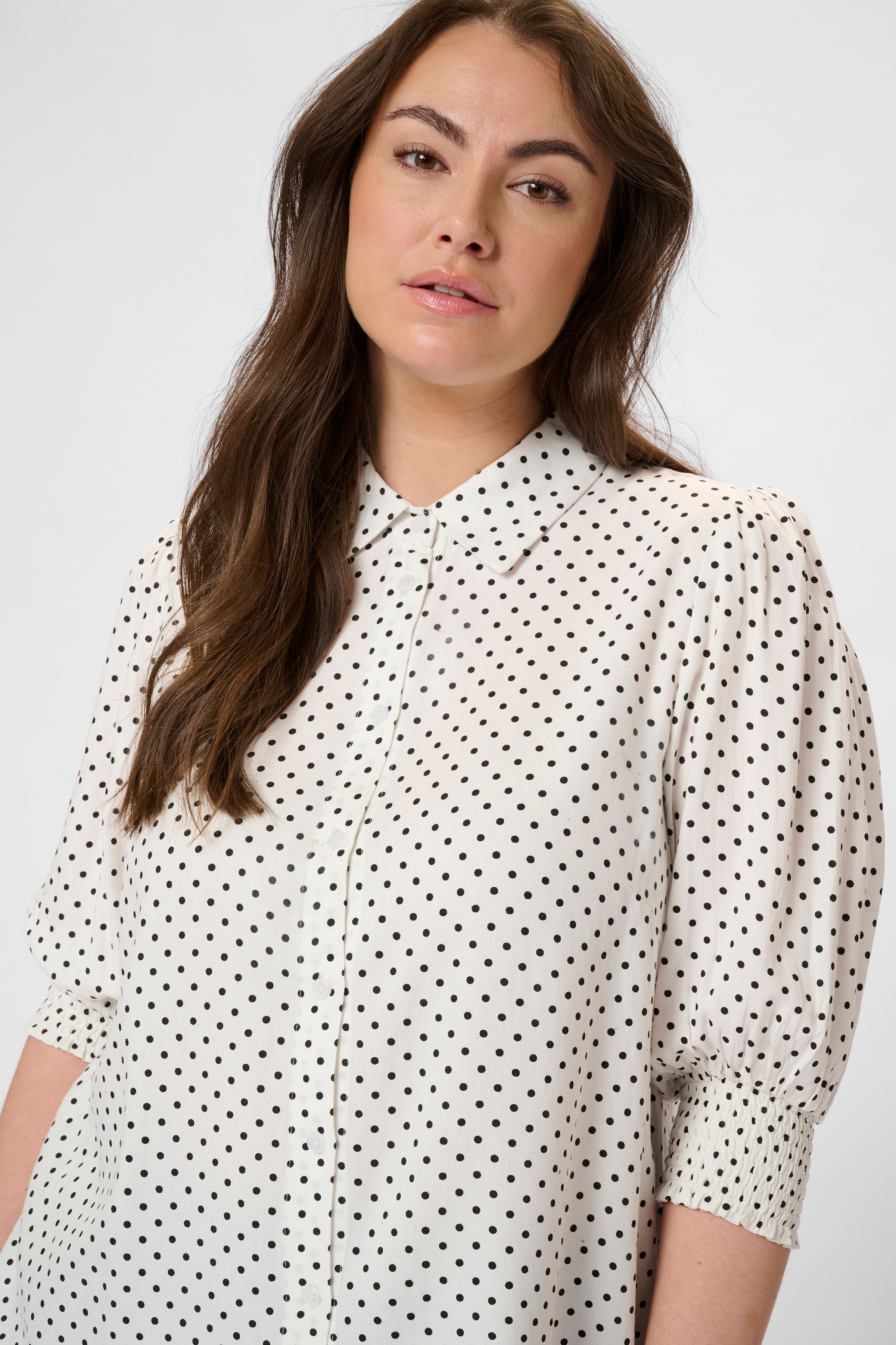 KCthori Blouse LOOKBOOK DETAIL 10582501-106270