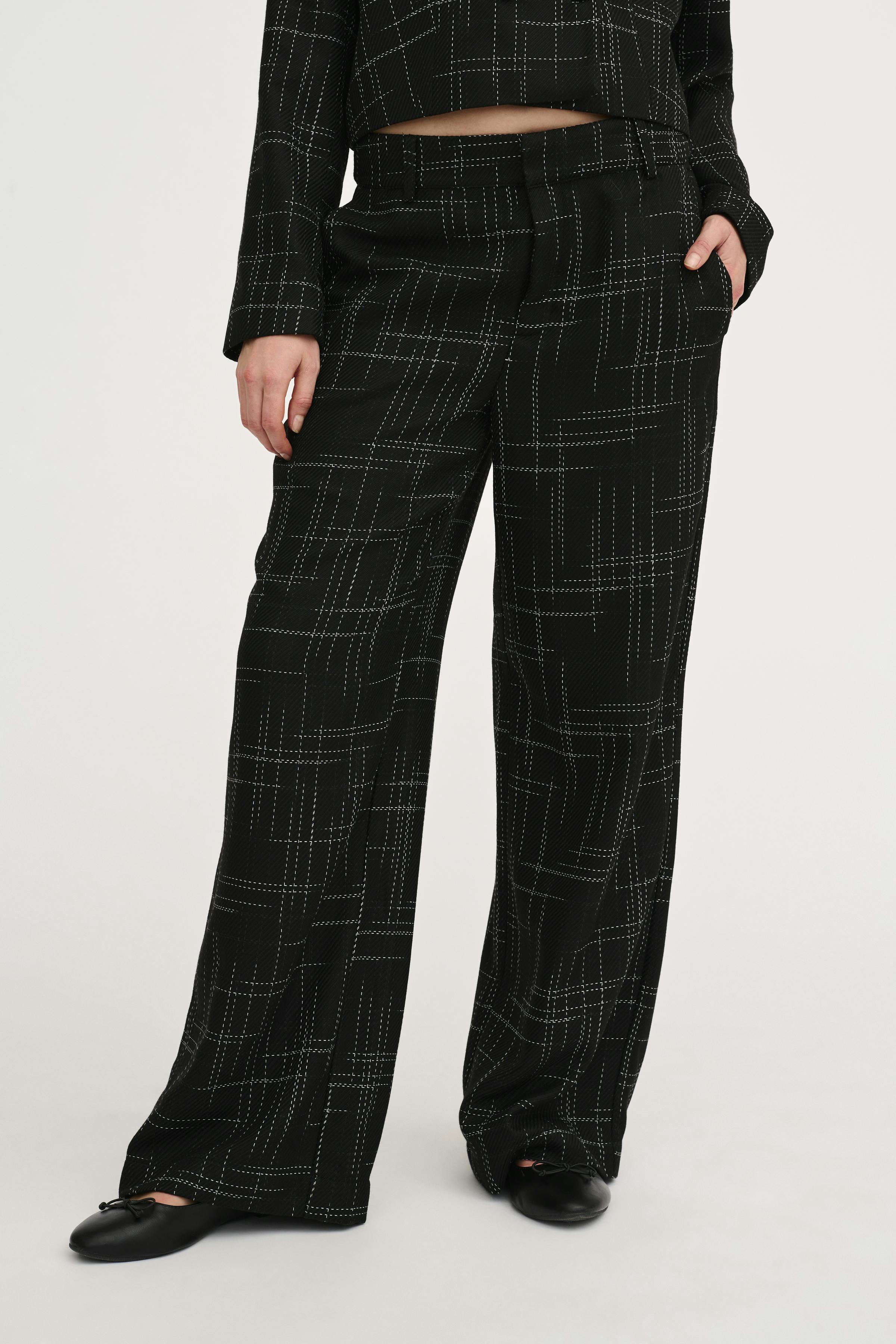 FrejaMW Trousers LOOKBOOK FRONT 10704386-100031