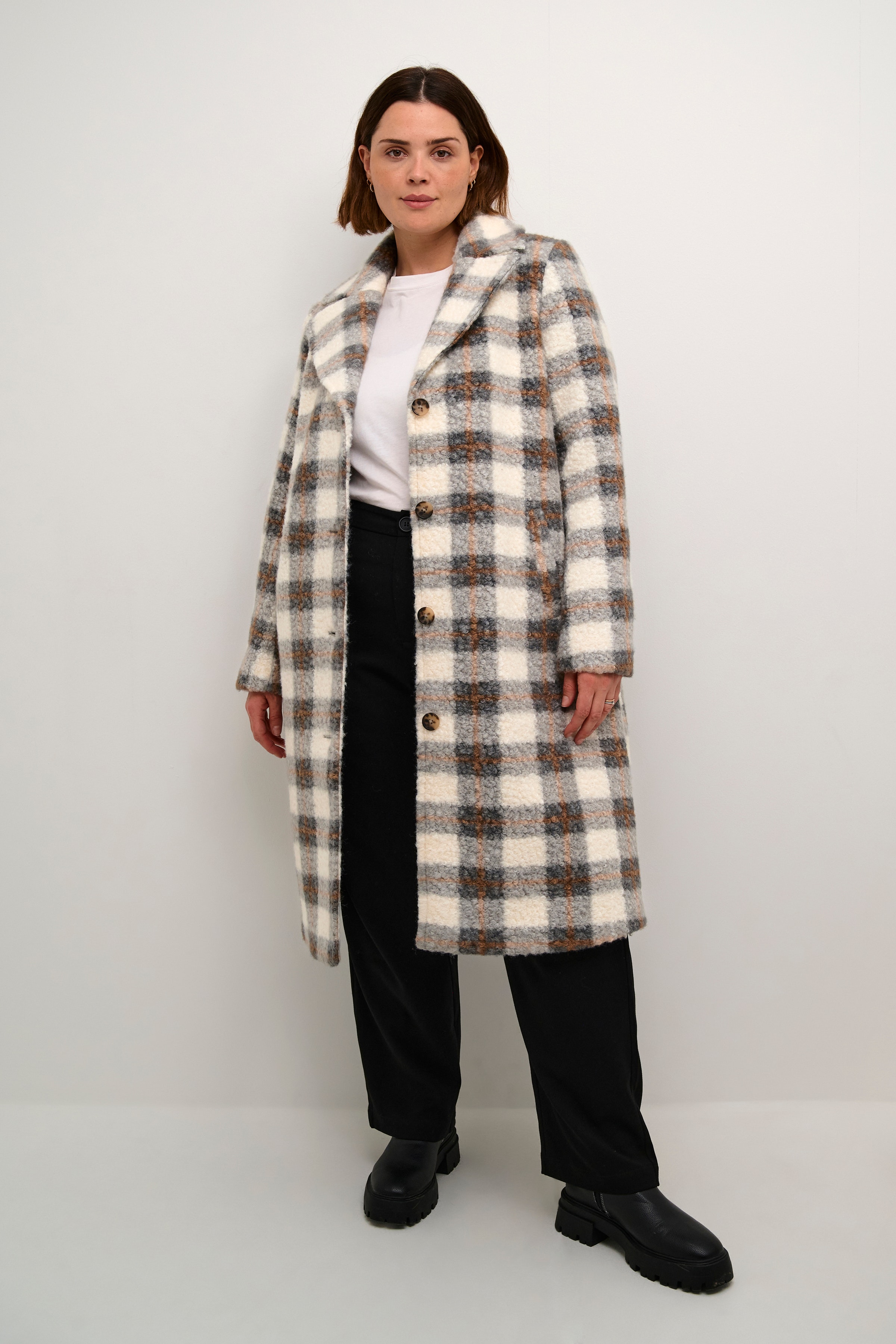 KCsalina Coat LOOKBOOK FRONT 10582373-105290