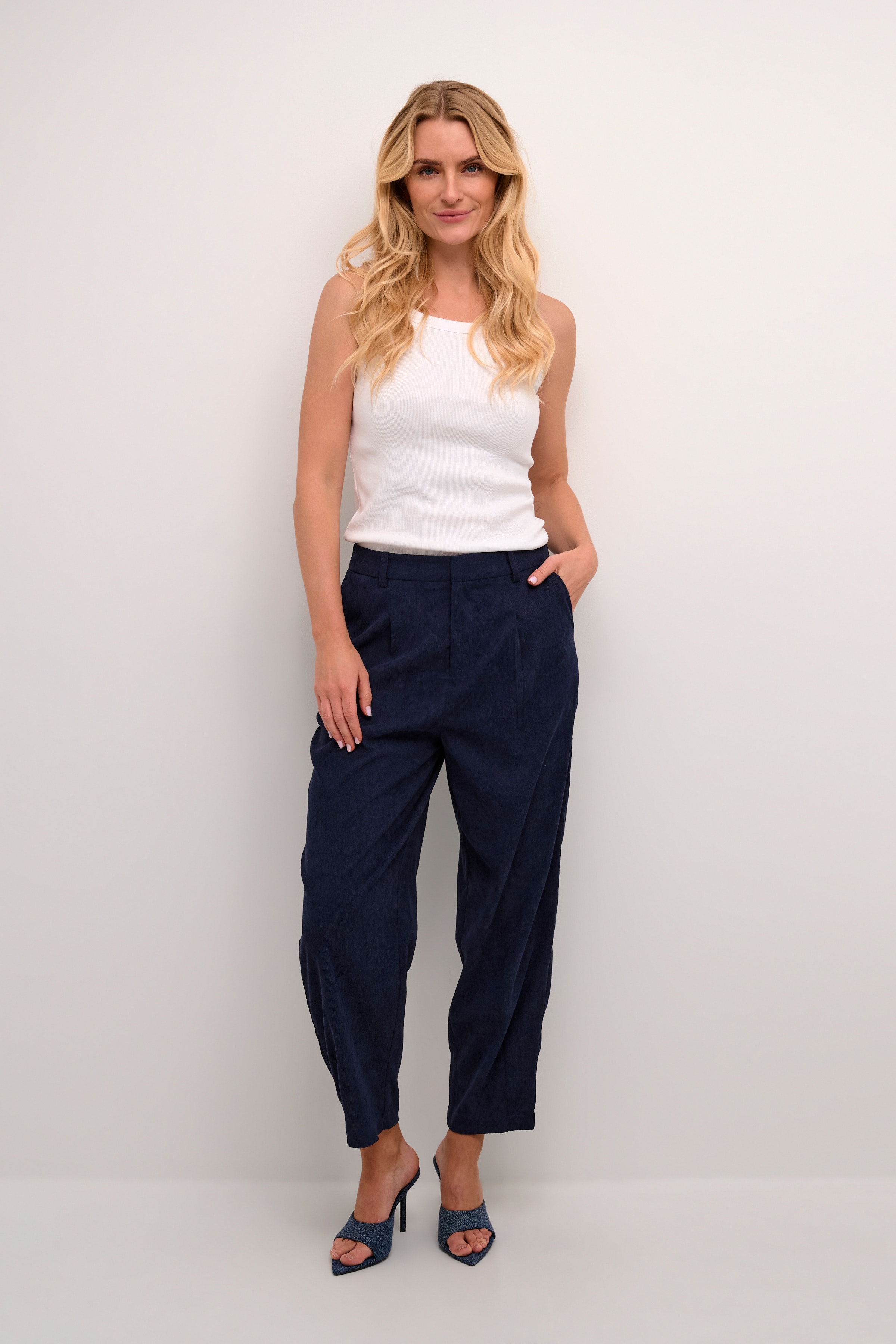 KAvera Trousers LOOKBOOK FRONT 10509216-194020