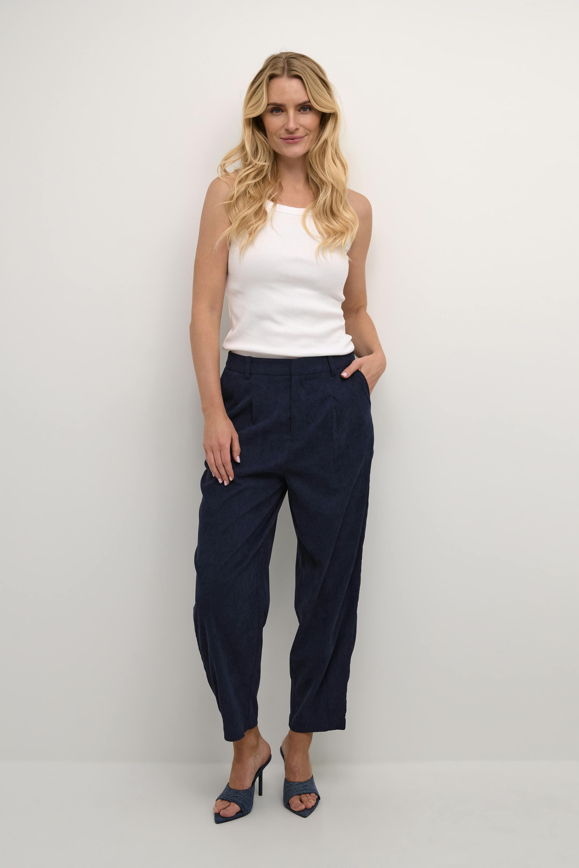 KAvera Hose LOOKBOOK FRONT 10509216-194020