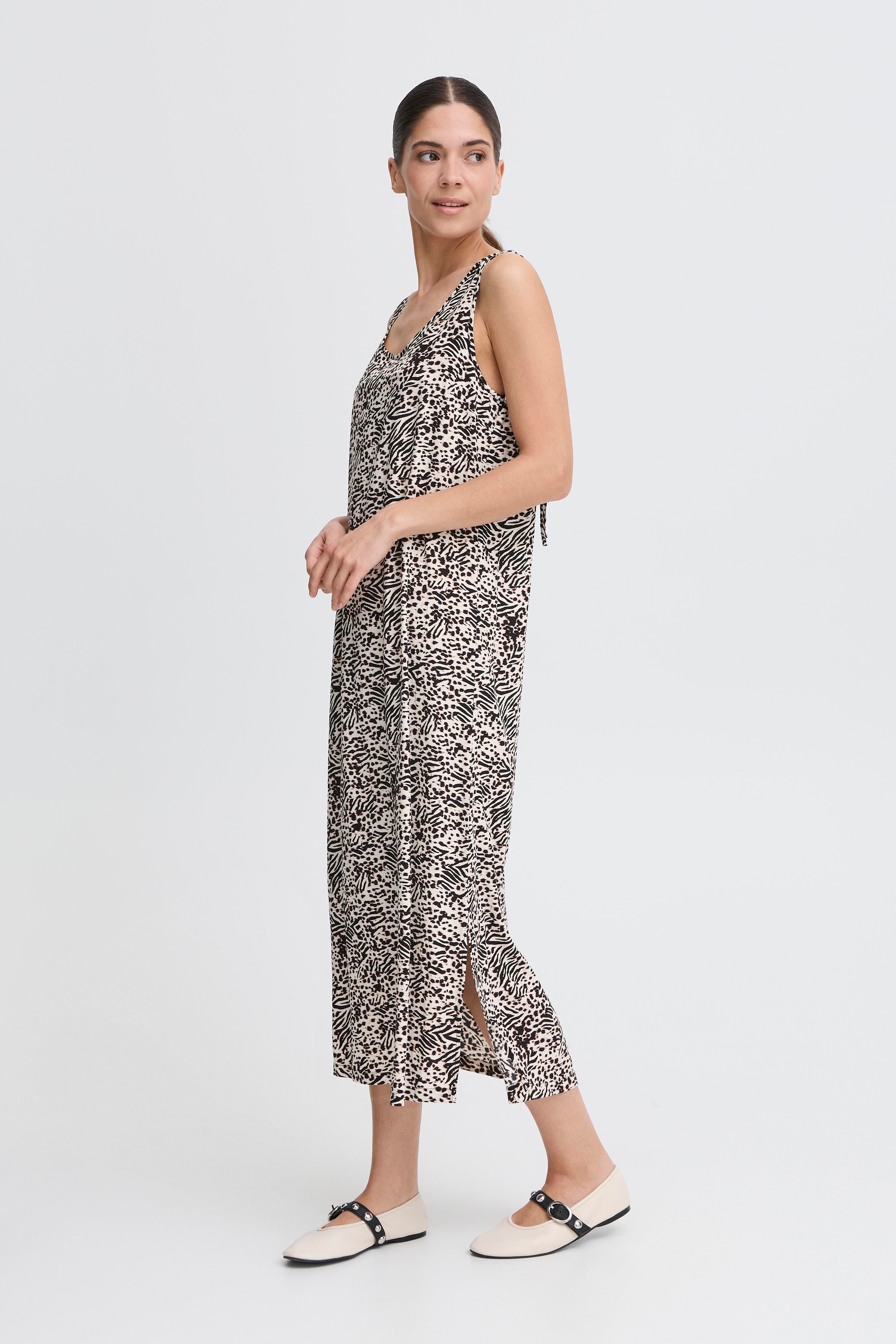 PZNELLY Kjole LOOKBOOK FRONT 50204295-204876