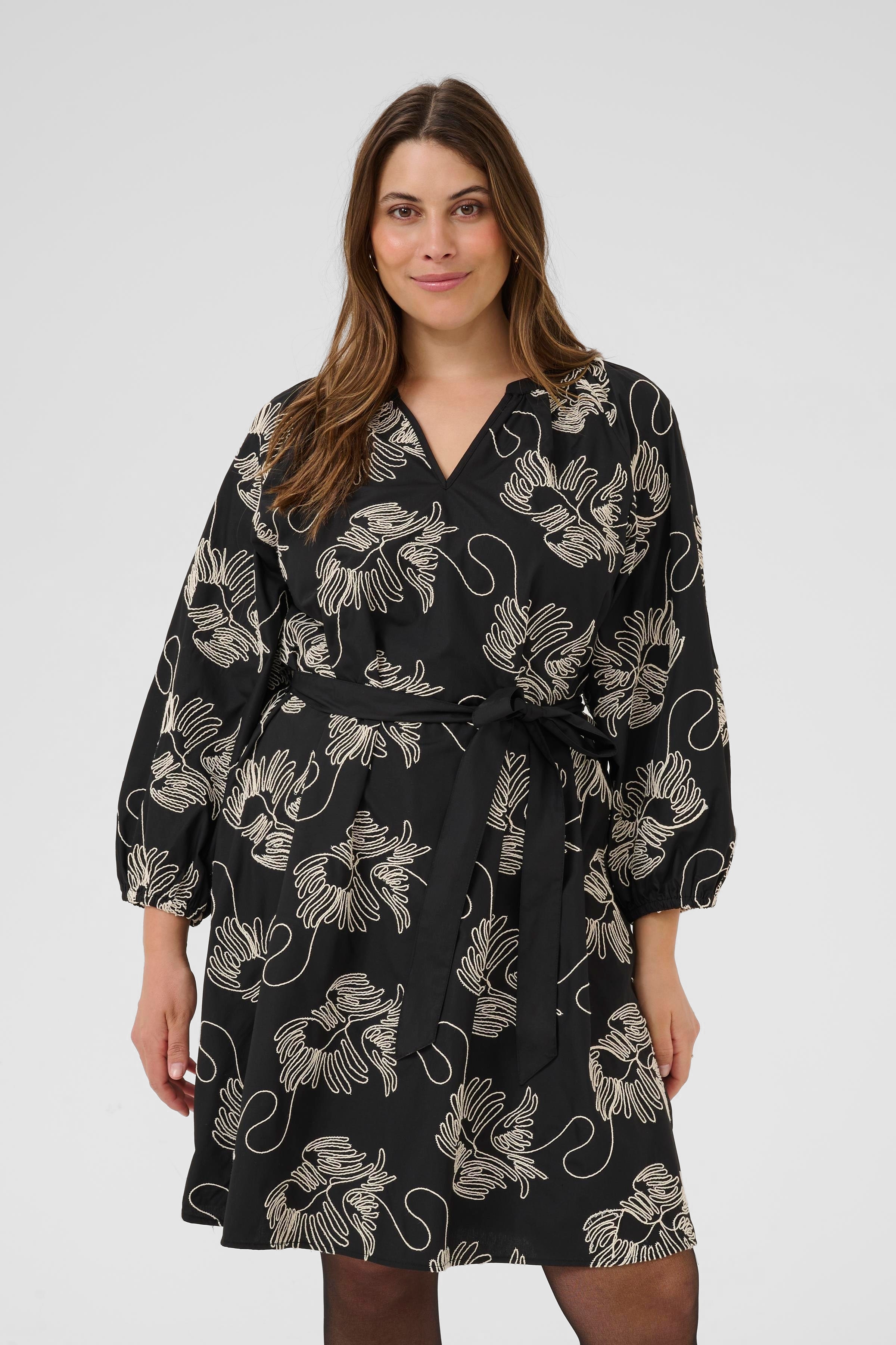 KCkimmie Kleid LOOKBOOK FRONT 10583899-108831