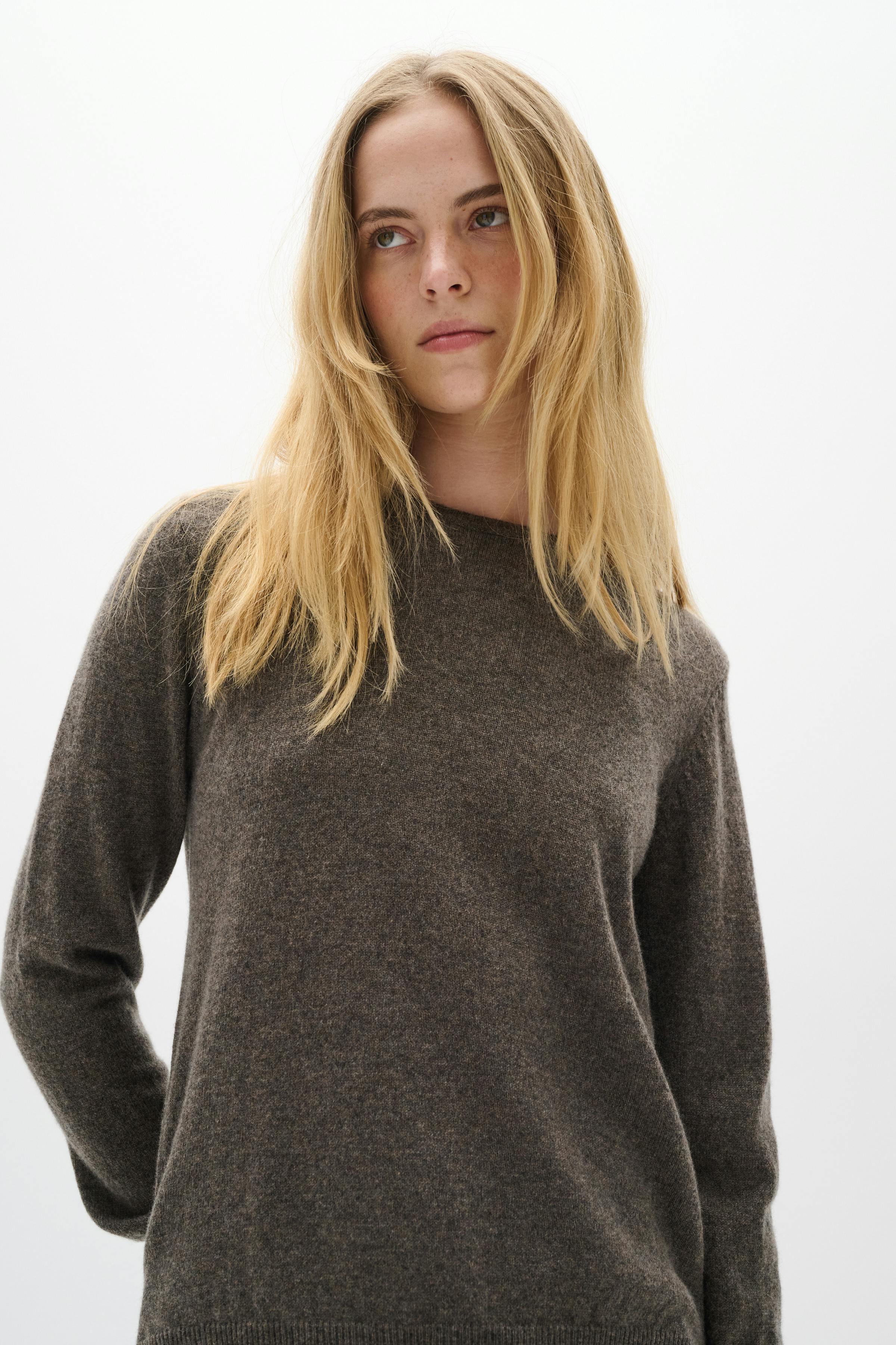 LukkaIW Crew-neck Cashmere Pullover LOOKBOOK DETAIL 30107629-300872