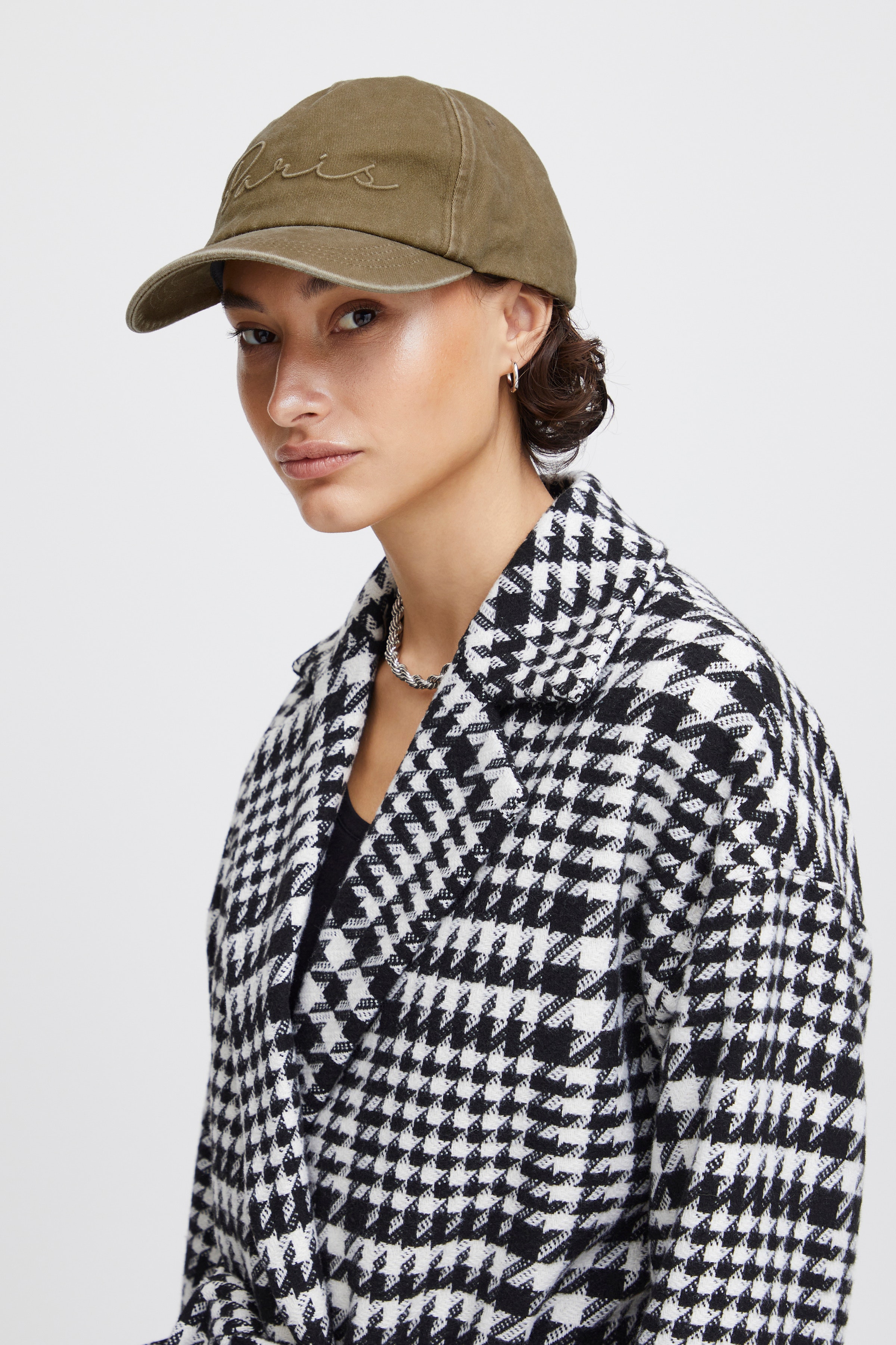 IAPARIS Caps LOOKBOOK FRONT 20119782-170636