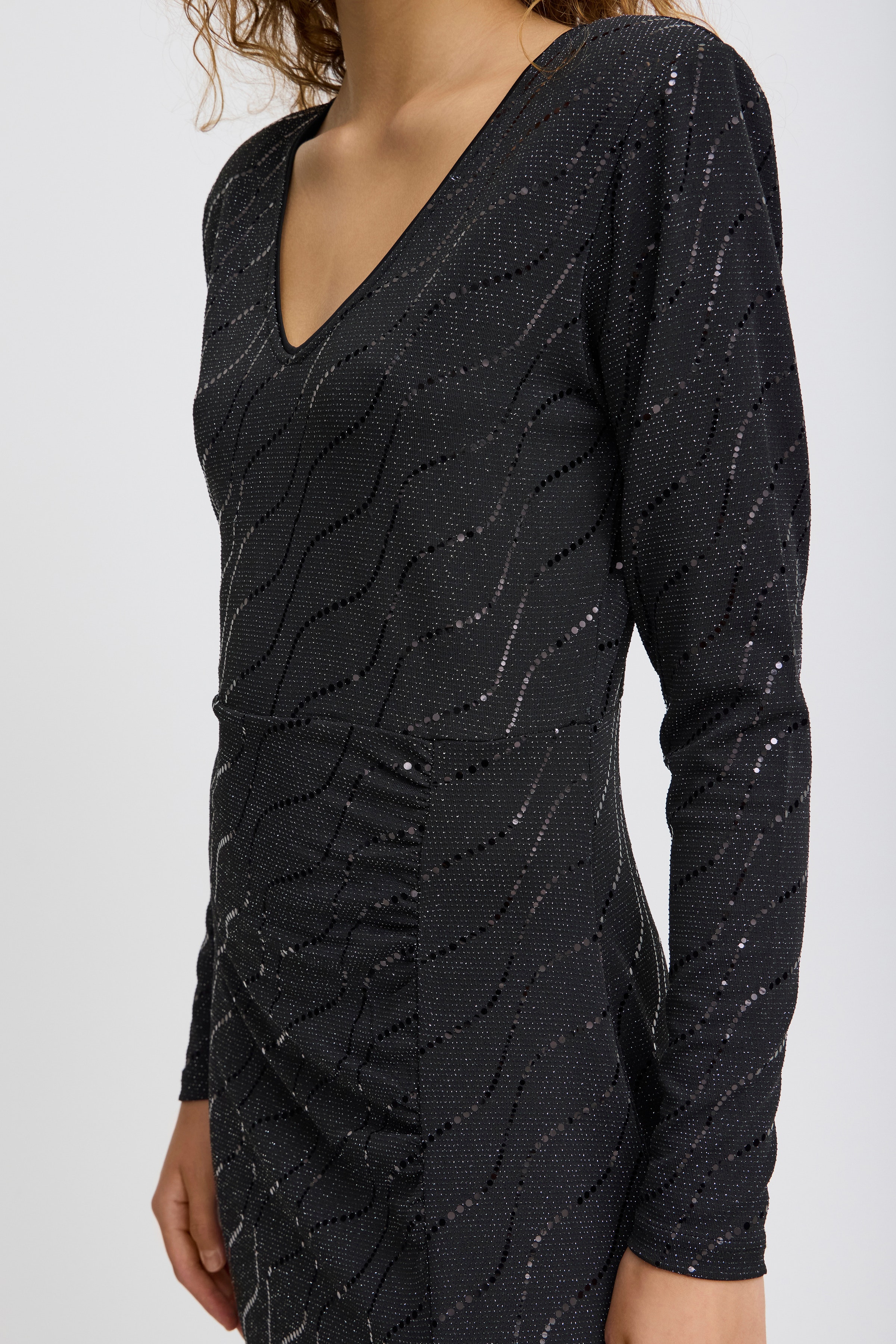 IHNELENIA Kjole LOOKBOOK DETAIL 20122207-194008