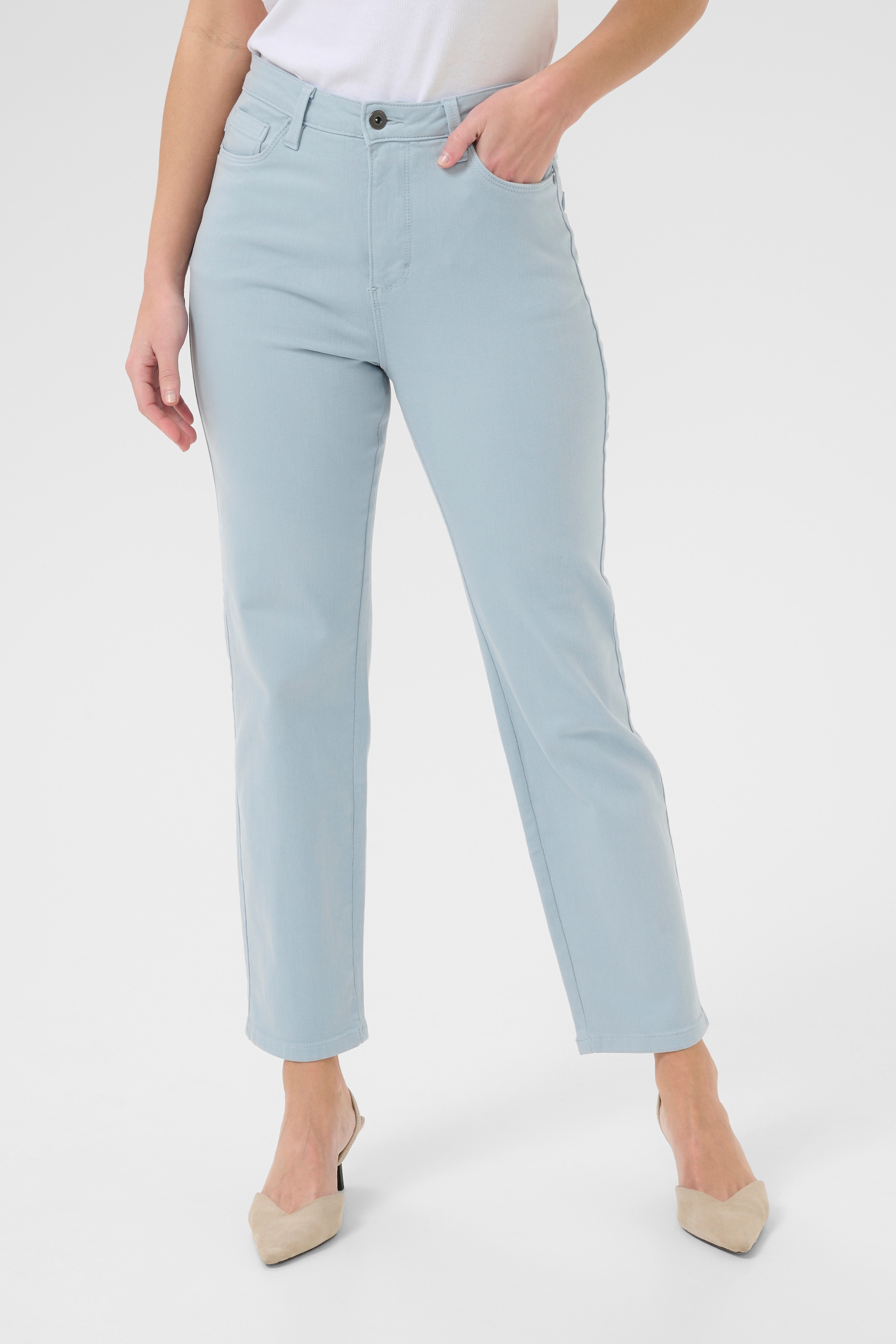 KAzelina Straight Jeans LOOKBOOK FRONT 10506341-164016