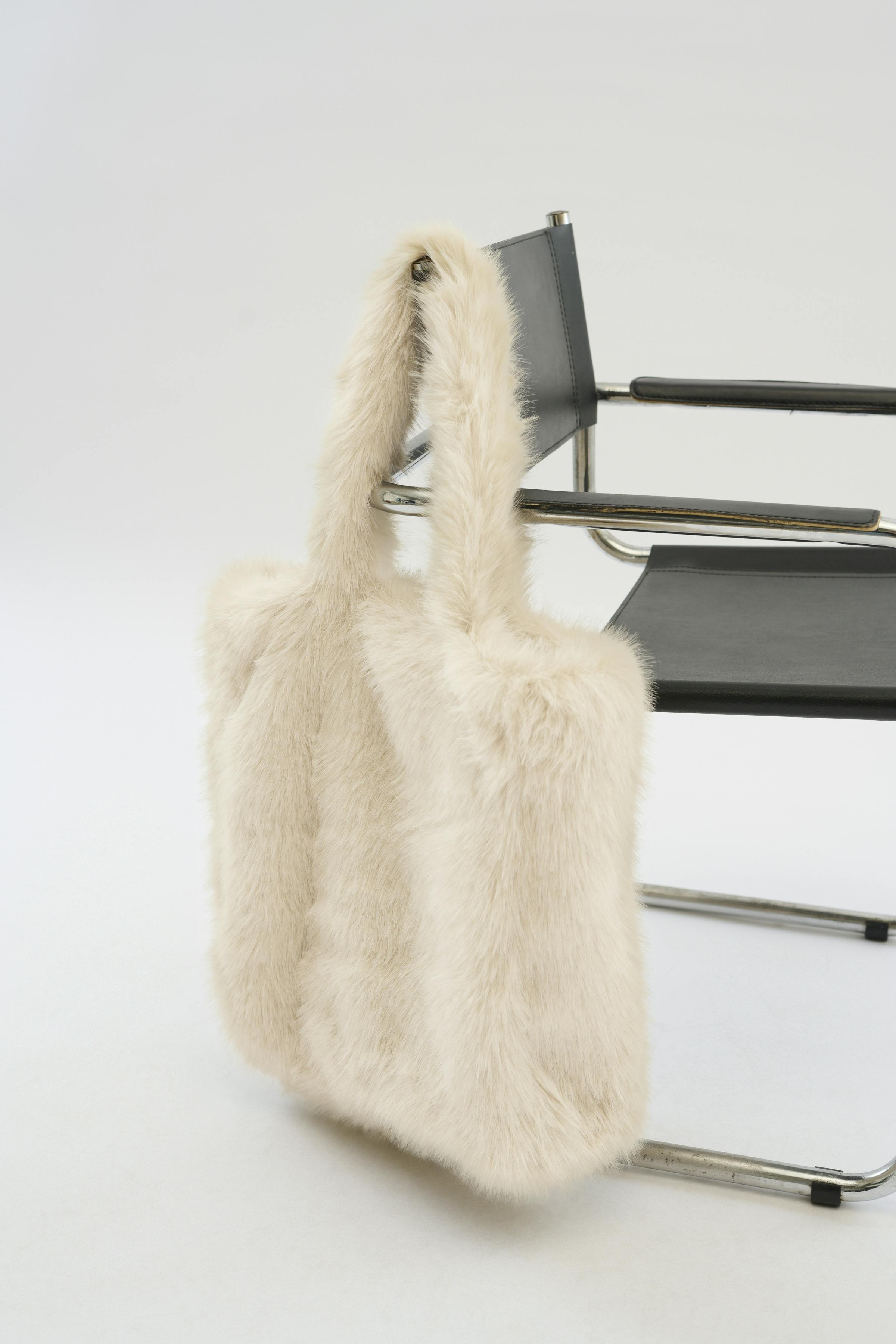 KBPearly Faux Fur Tasche LOOKBOOK DETAIL 10105097-154502