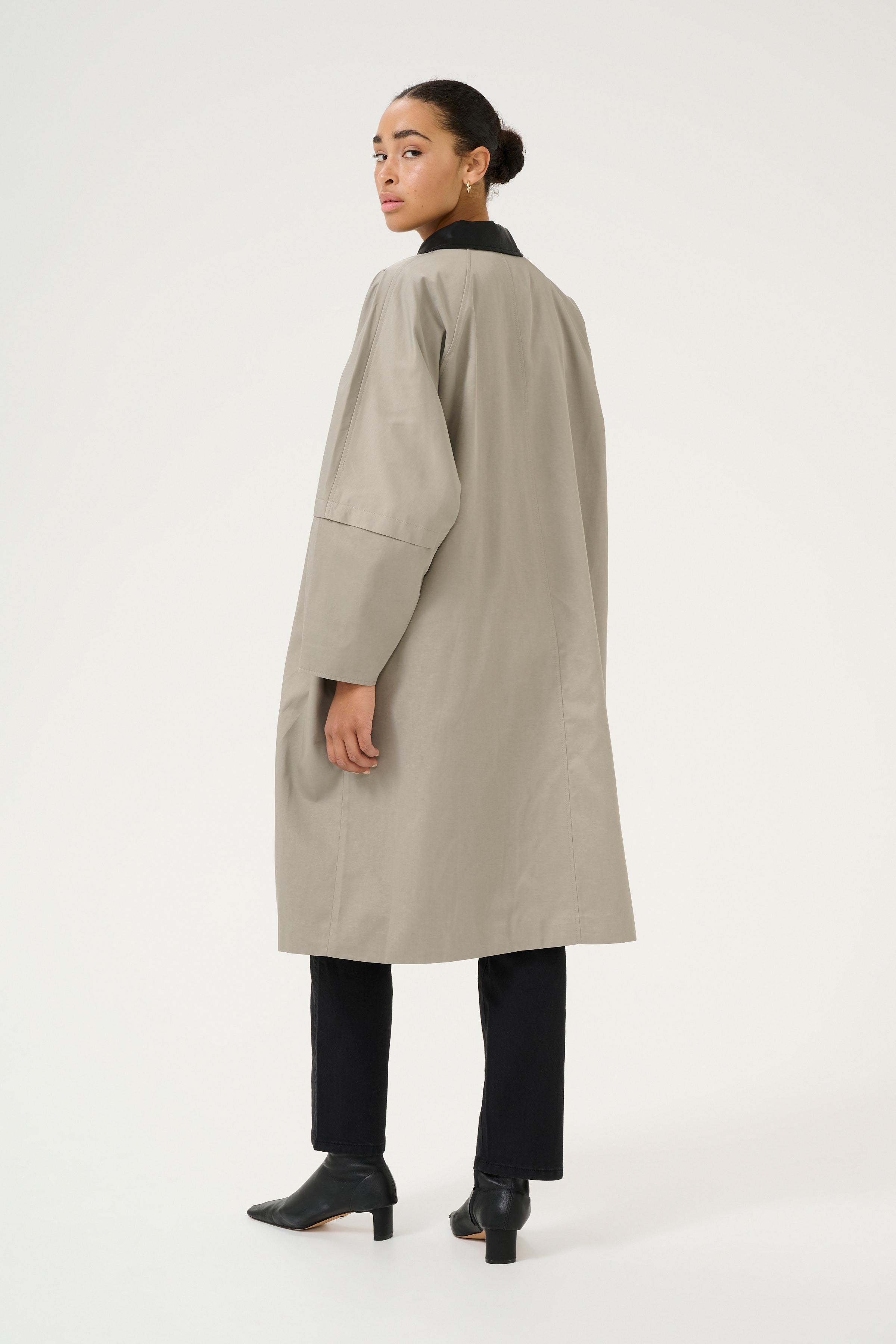 KArosanna Coat LOOKBOOK BACK 10509415-170205