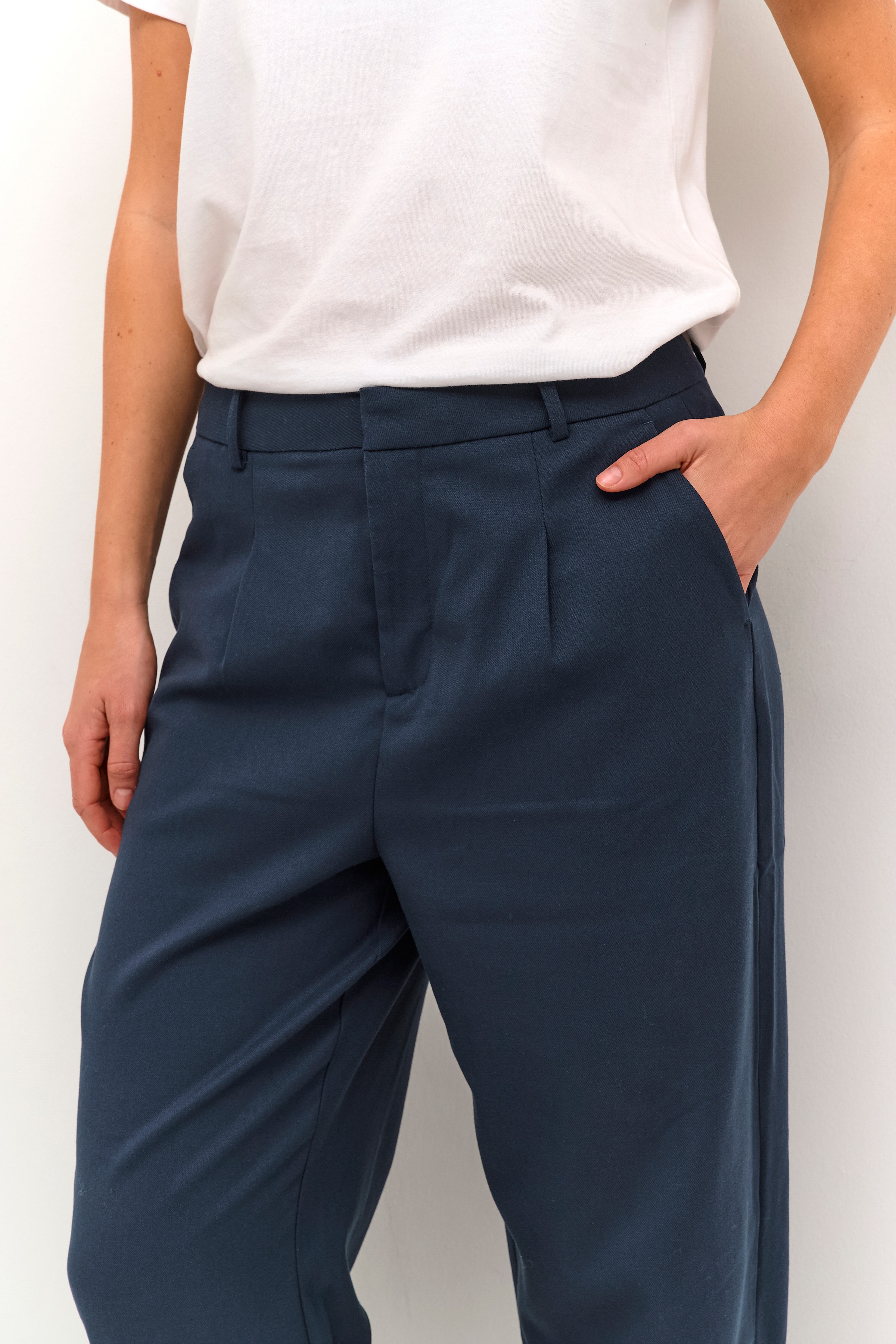 KAmerle Trousers LOOKBOOK DETAIL 10504769-194020