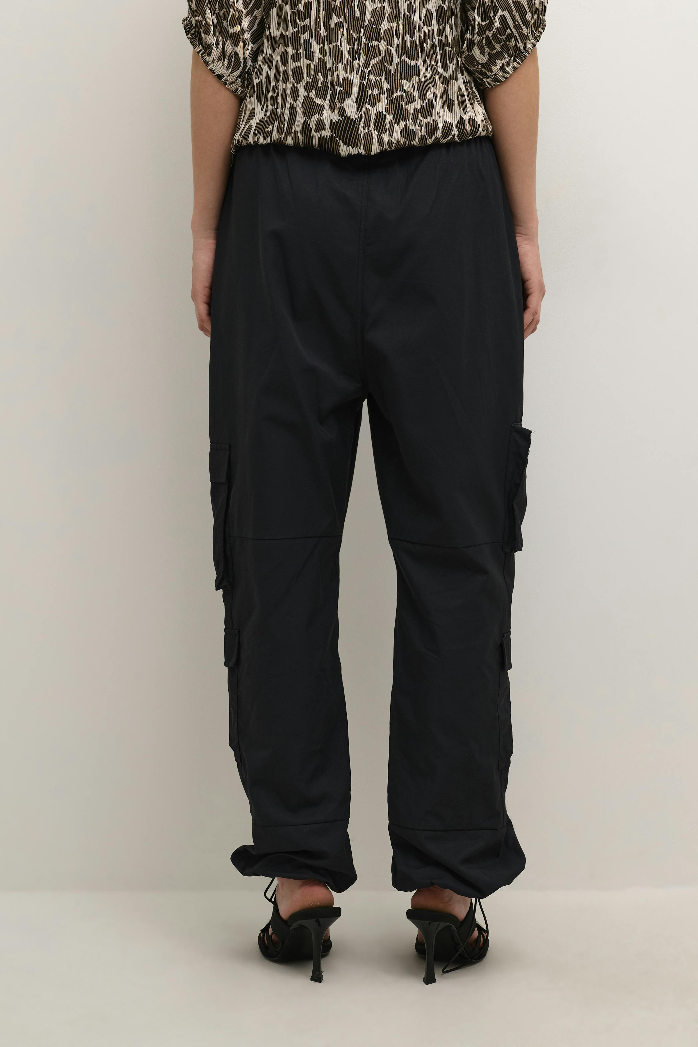 JamieKB Trousers LOOKBOOK FRONT 10104434-194008