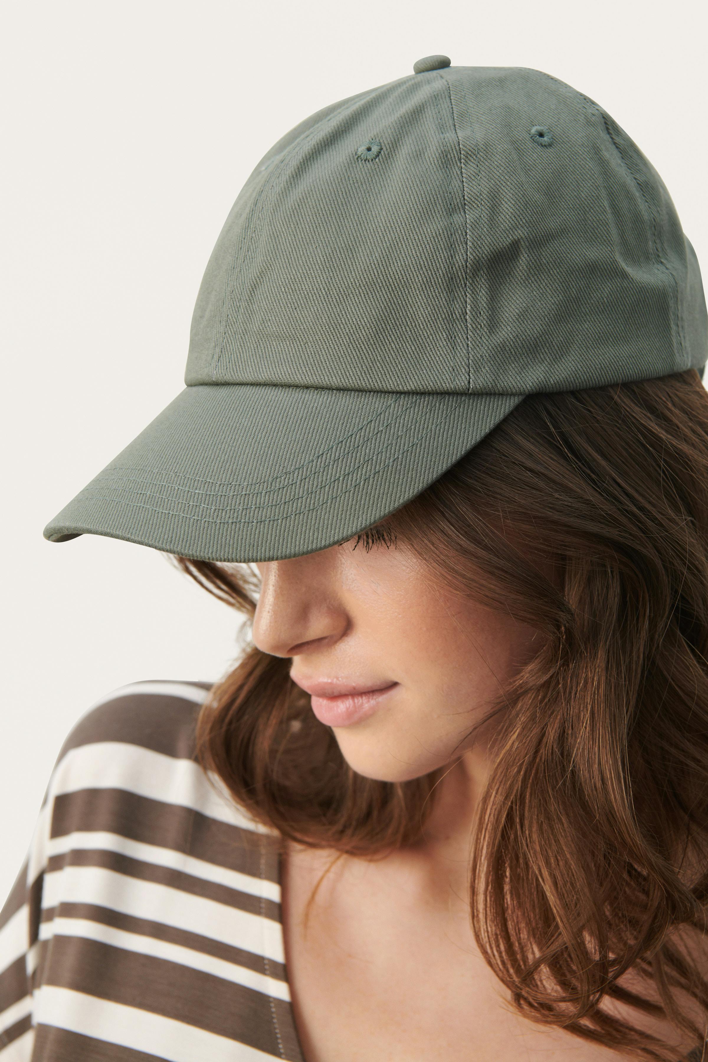 FatanaPW Cap LOOKBOOK DETAIL 30308704-185806