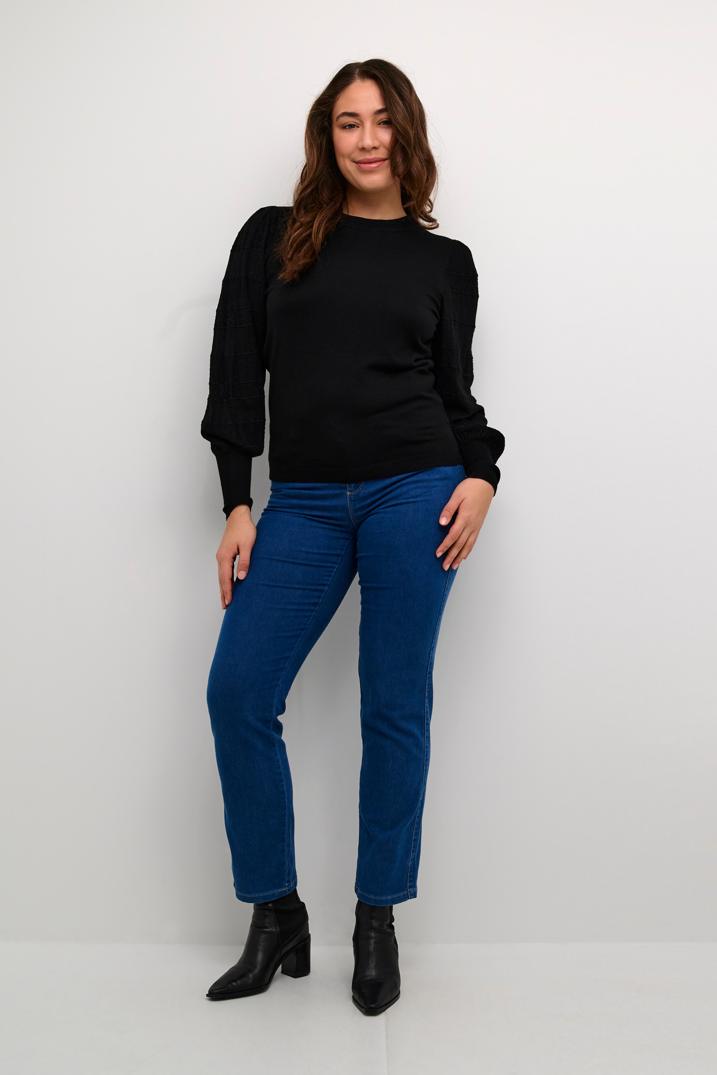 KAliola Pullover LOOKBOOK FRONT 10508159-100121