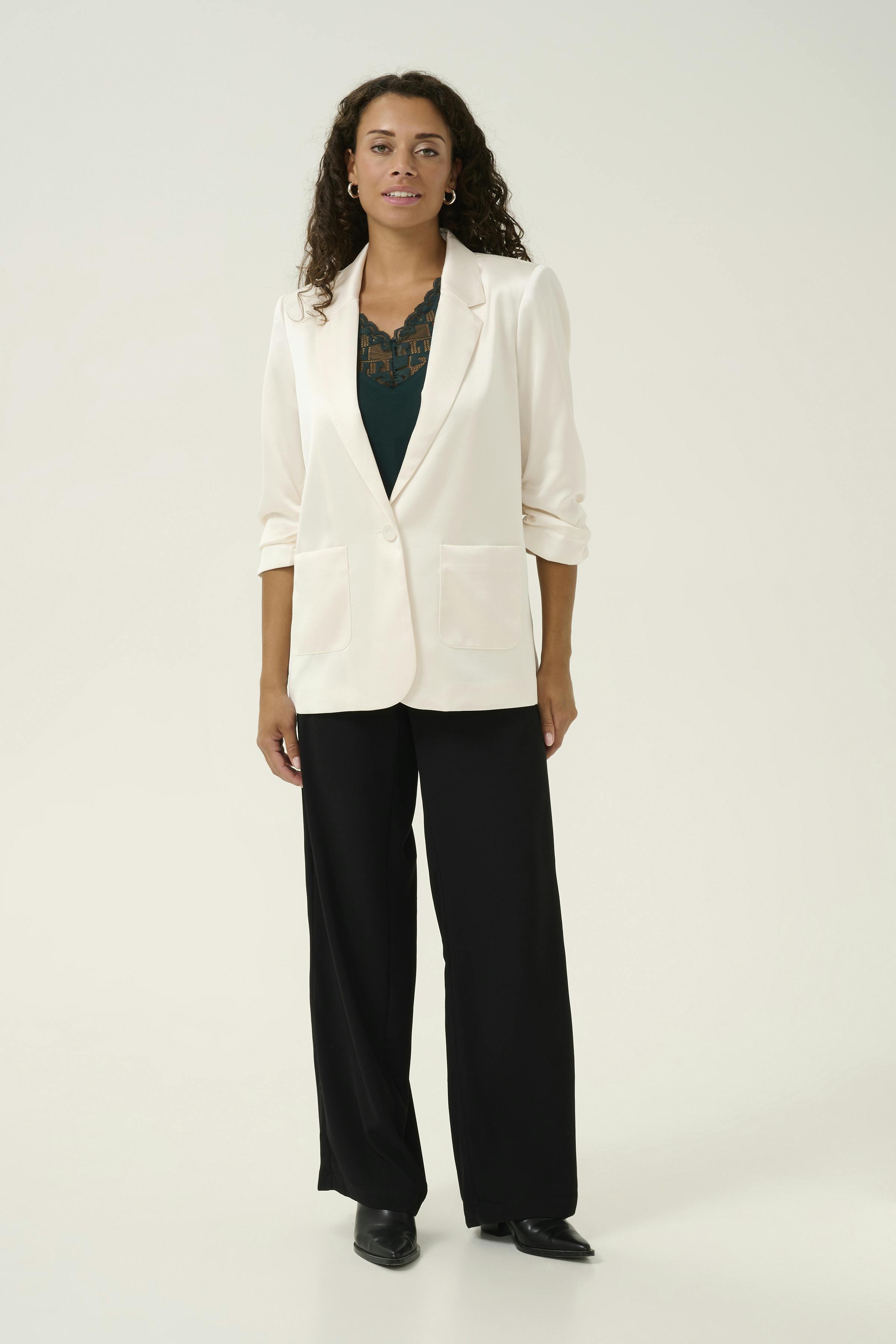 CRCocamia Blazer LOOKBOOK FRONT 10612011-120601