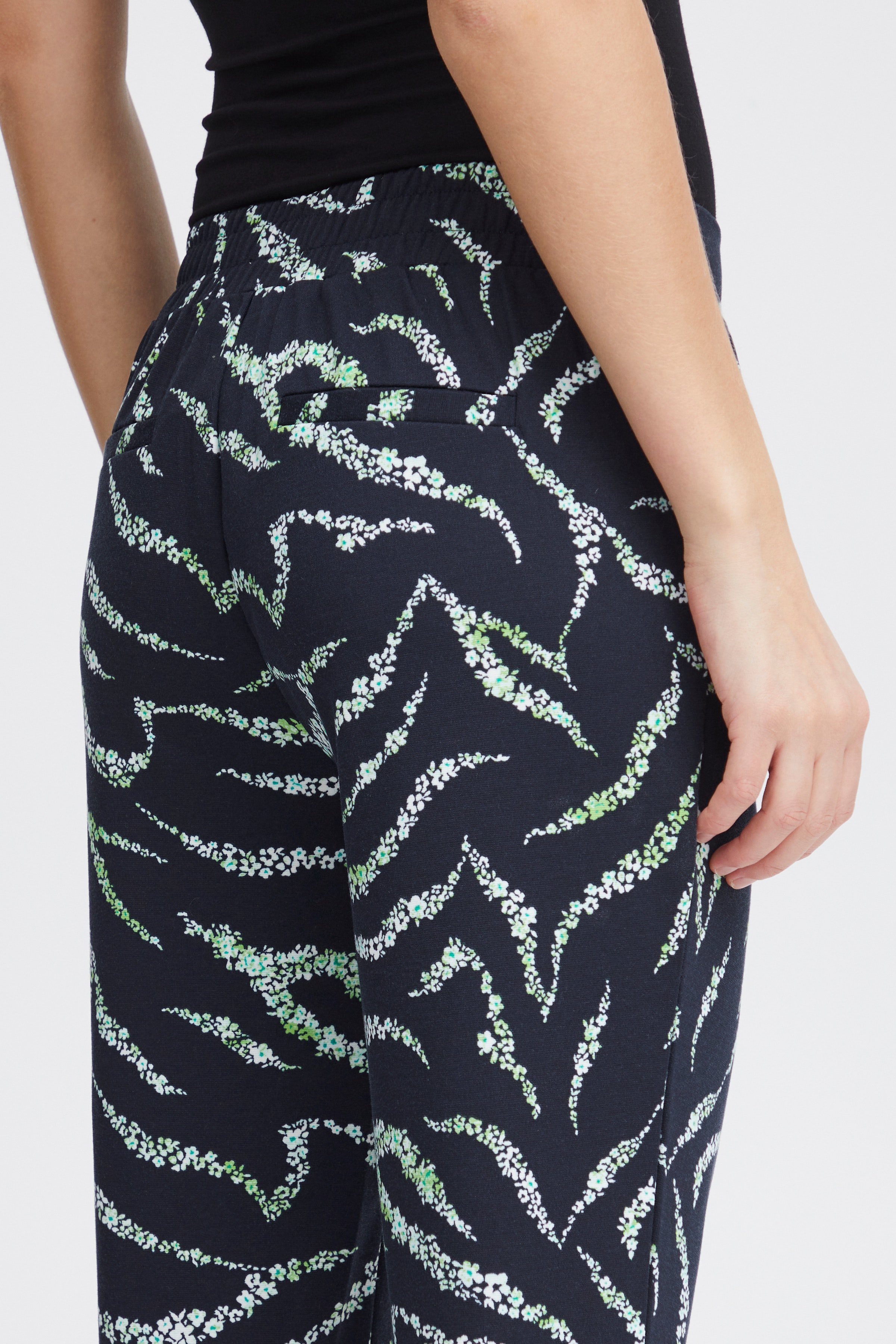 IHKATE Hose LOOKBOOK DETAIL 20120792-202811