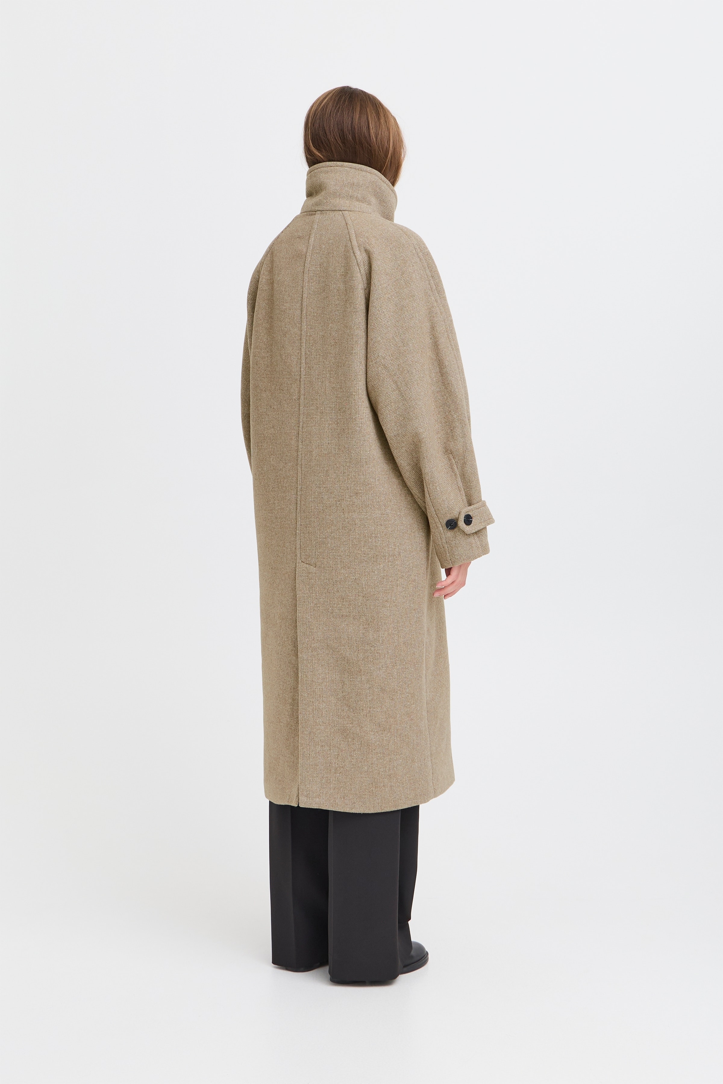 IHGAZIVA Outerwear LOOKBOOK BACK 20121199-1713111