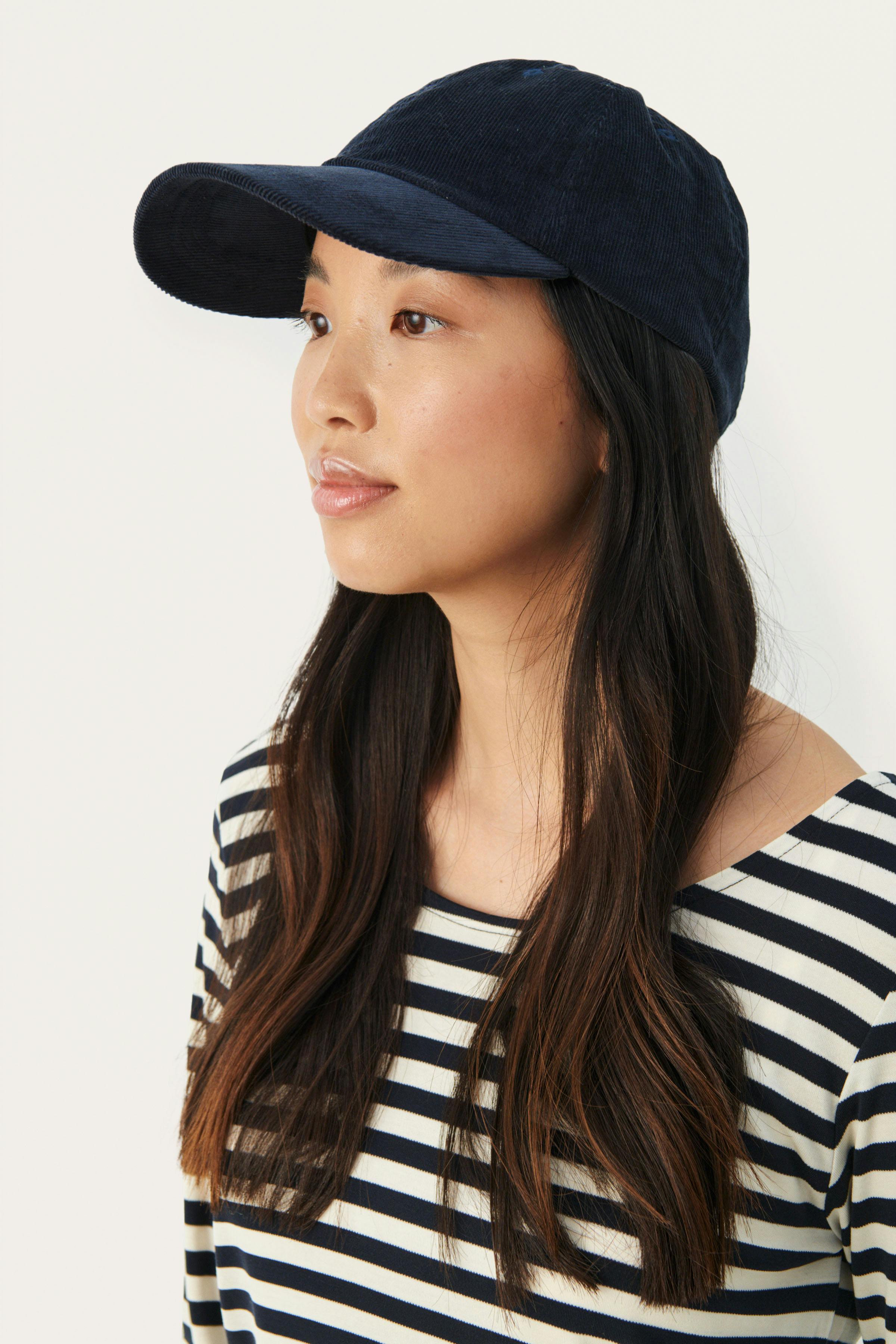 FatanaPW Cap LOOKBOOK FRONT 30308355-194013