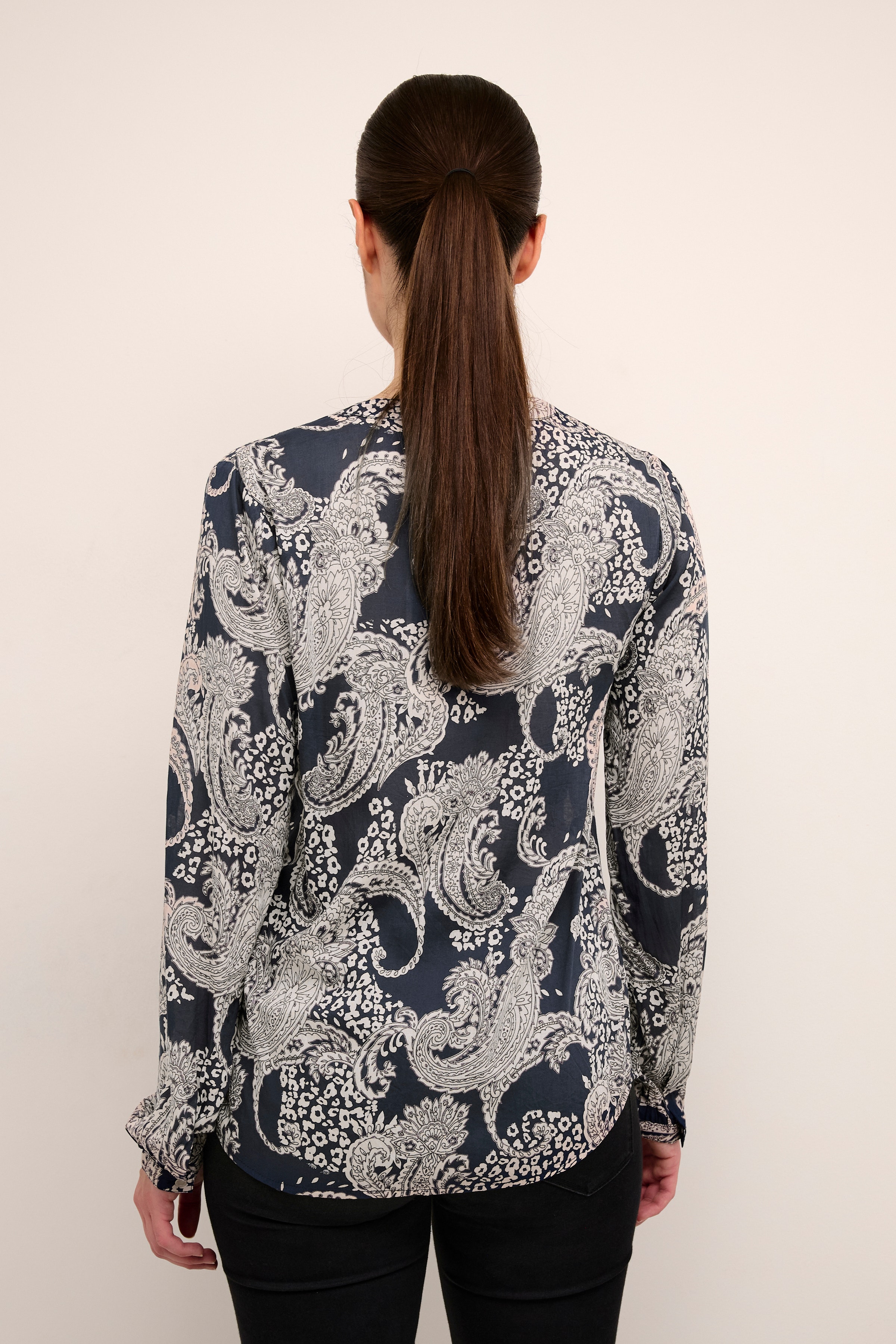 Paisley Bluse LOOKBOOK BACK 10502510-52737
