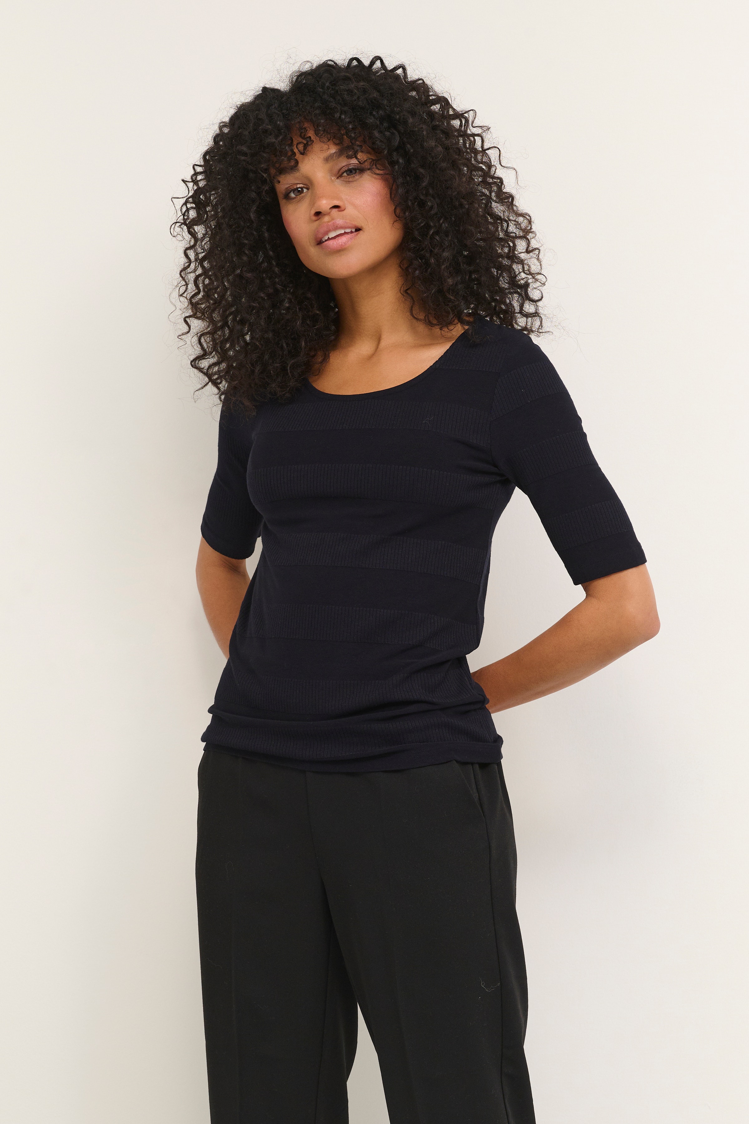 KAria T-shirt LOOKBOOK FRONT 10506944-100121