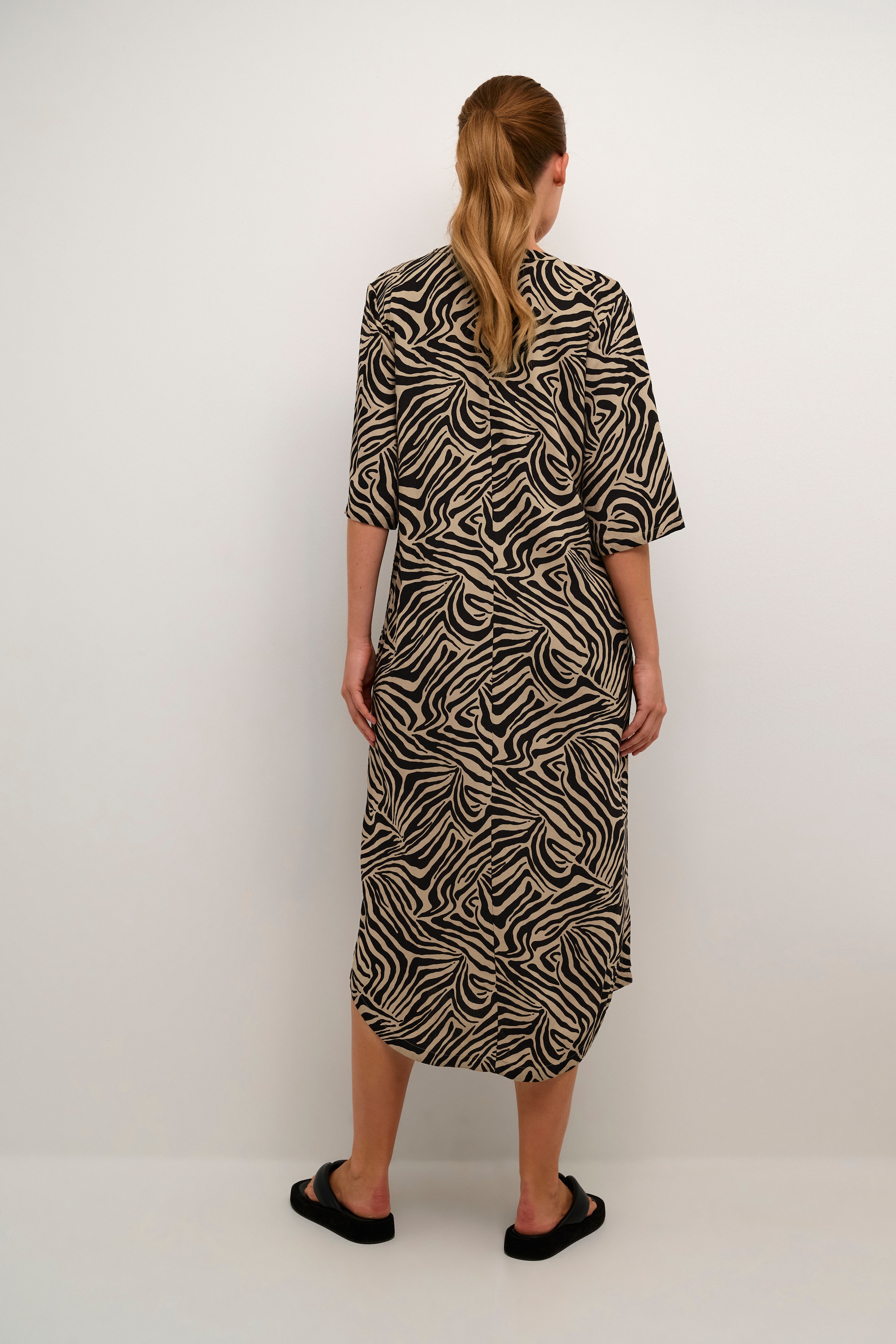 KAmilia Lin kjole LOOKBOOK BACK 10508312-106782