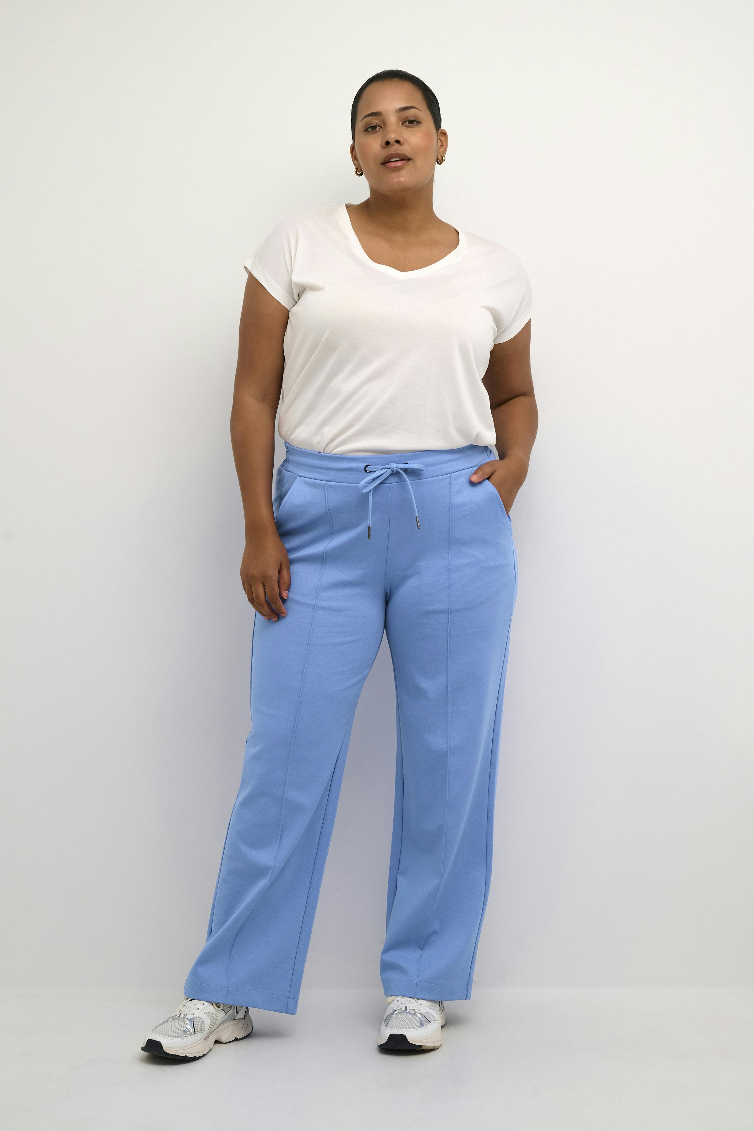 KCjenna Straight Hose LOOKBOOK FRONT 10582248-174037