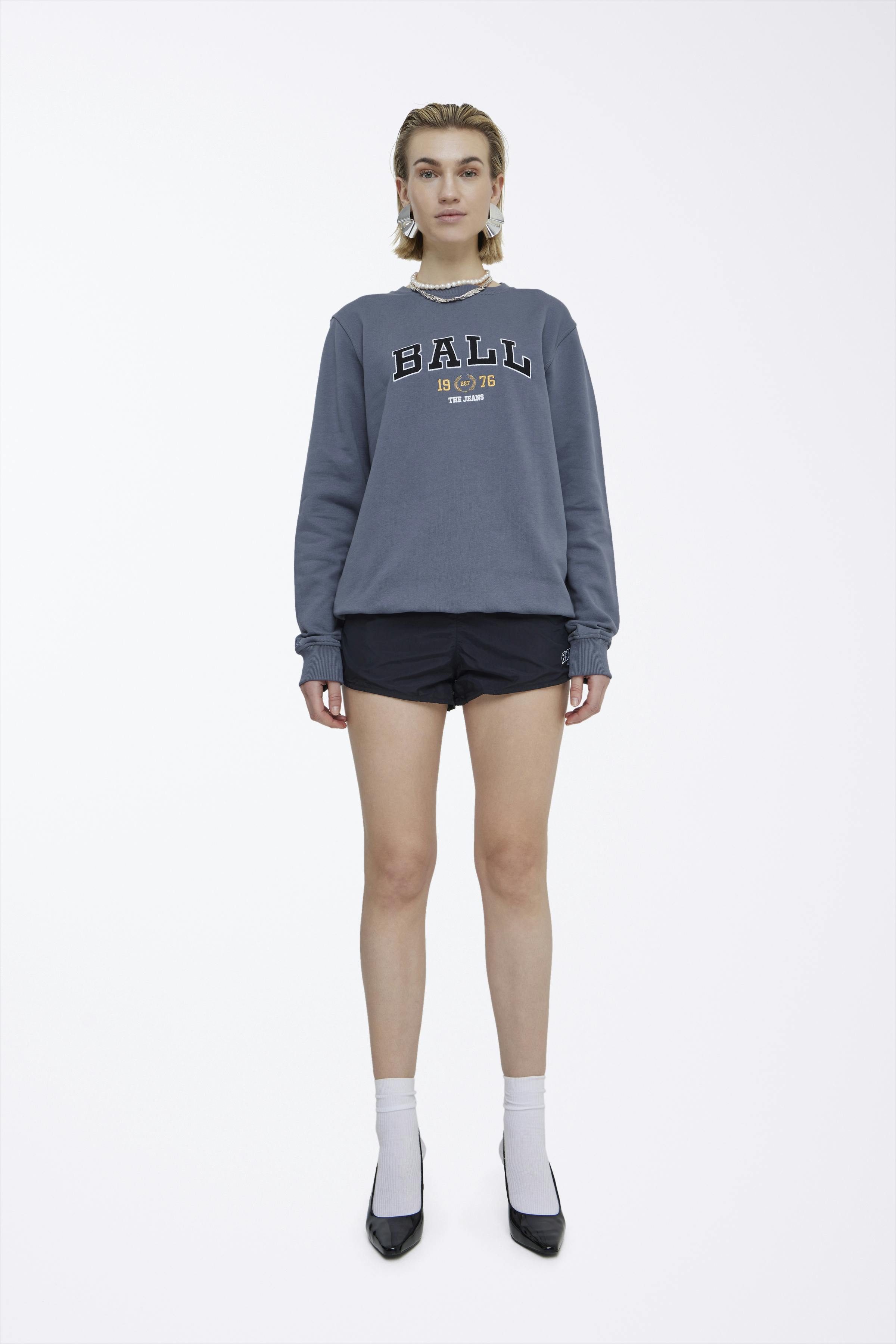 L. TAYLOR SWEATSHIRT LOOKBOOK FRONT 50400052-185624