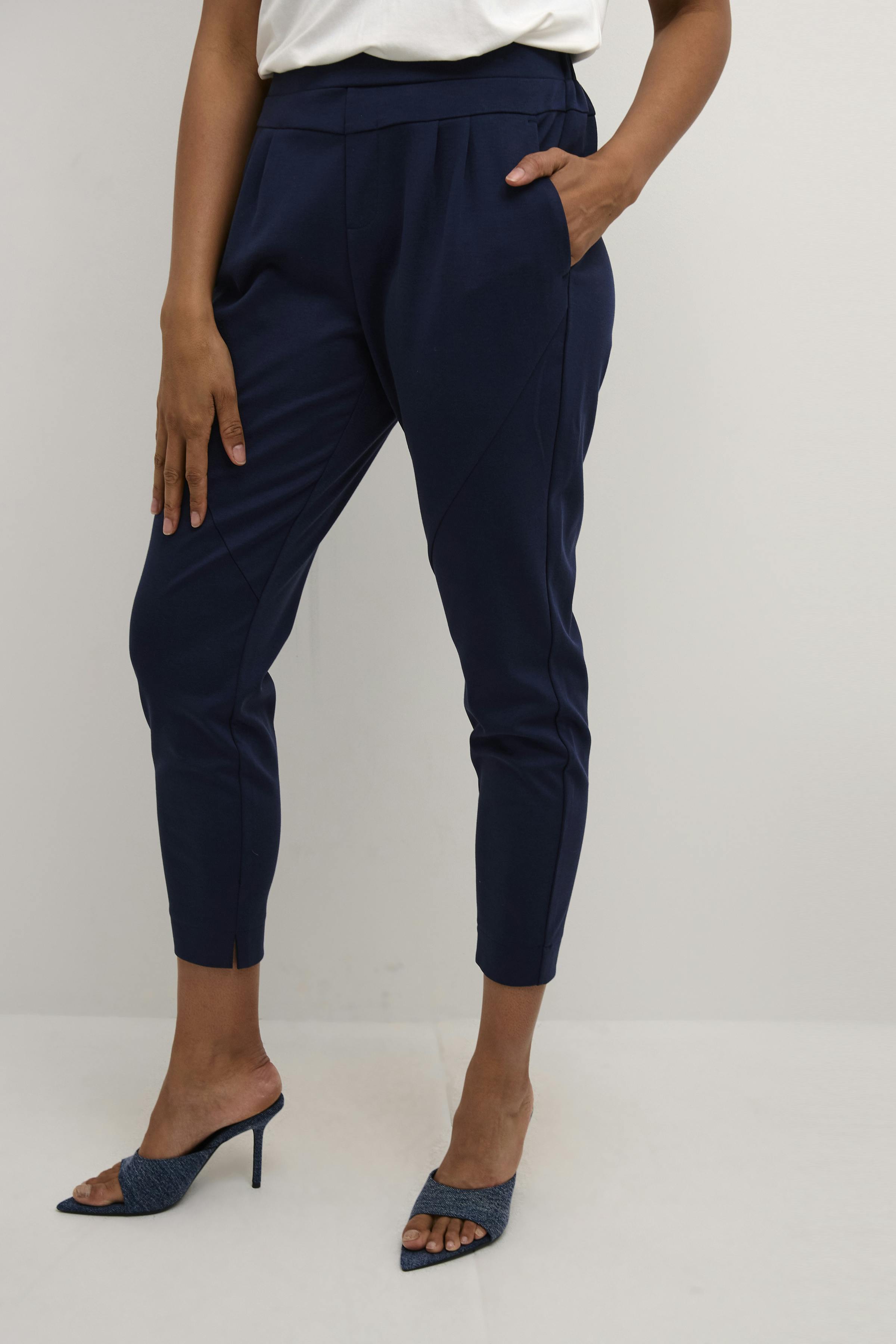 CRAnett Pants

 LOOKBOOK FRONT 10604411-193923